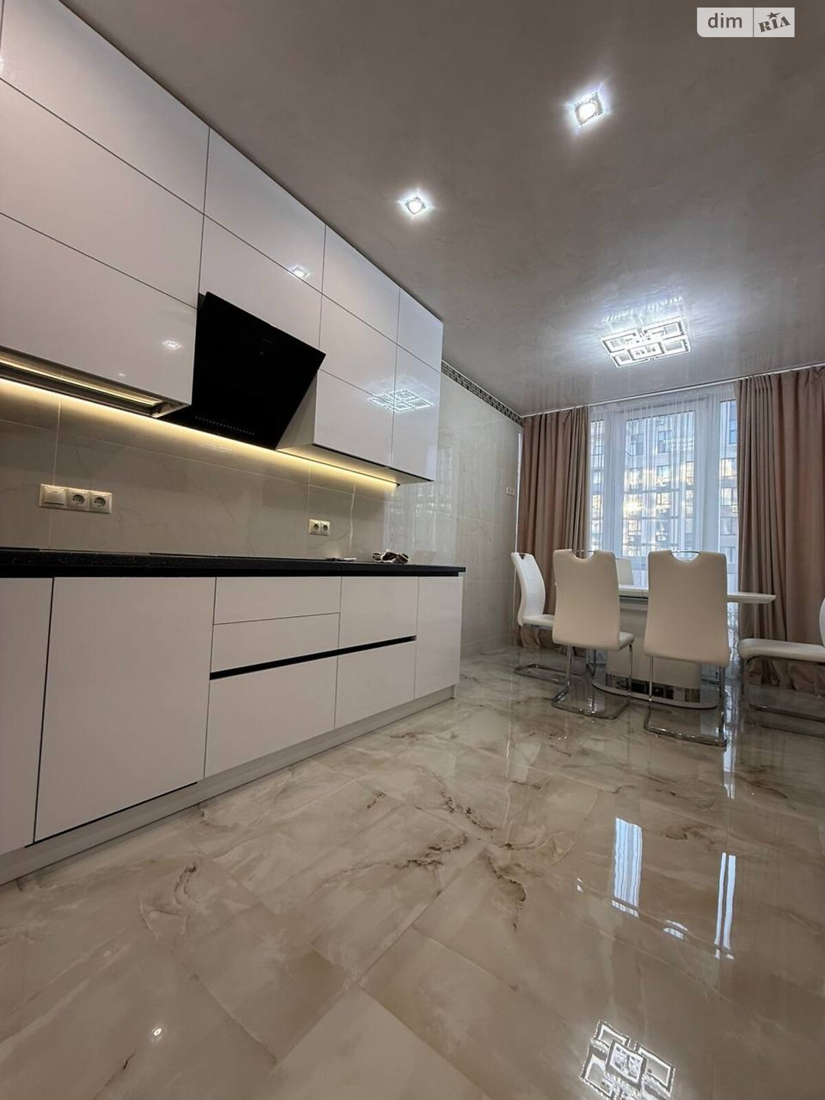 двухкомнатная квартира в Ирпене, район Ирпень, на ул. Университетская 3/2 в аренду на долгий срок помесячно фото 1 двухкомнатная квартира в Ирпене, район Ирпень, на ул. Университетская 3/2 в аренду на долгий срок помесячно фото 1