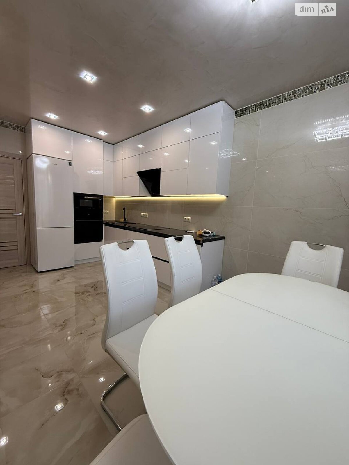 двухкомнатная квартира в Ирпене, район Ирпень, на ул. Университетская 3/2 в аренду на долгий срок помесячно фото 1 двухкомнатная квартира в Ирпене, район Ирпень, на ул. Университетская 3/2 в аренду на долгий срок помесячно фото 1