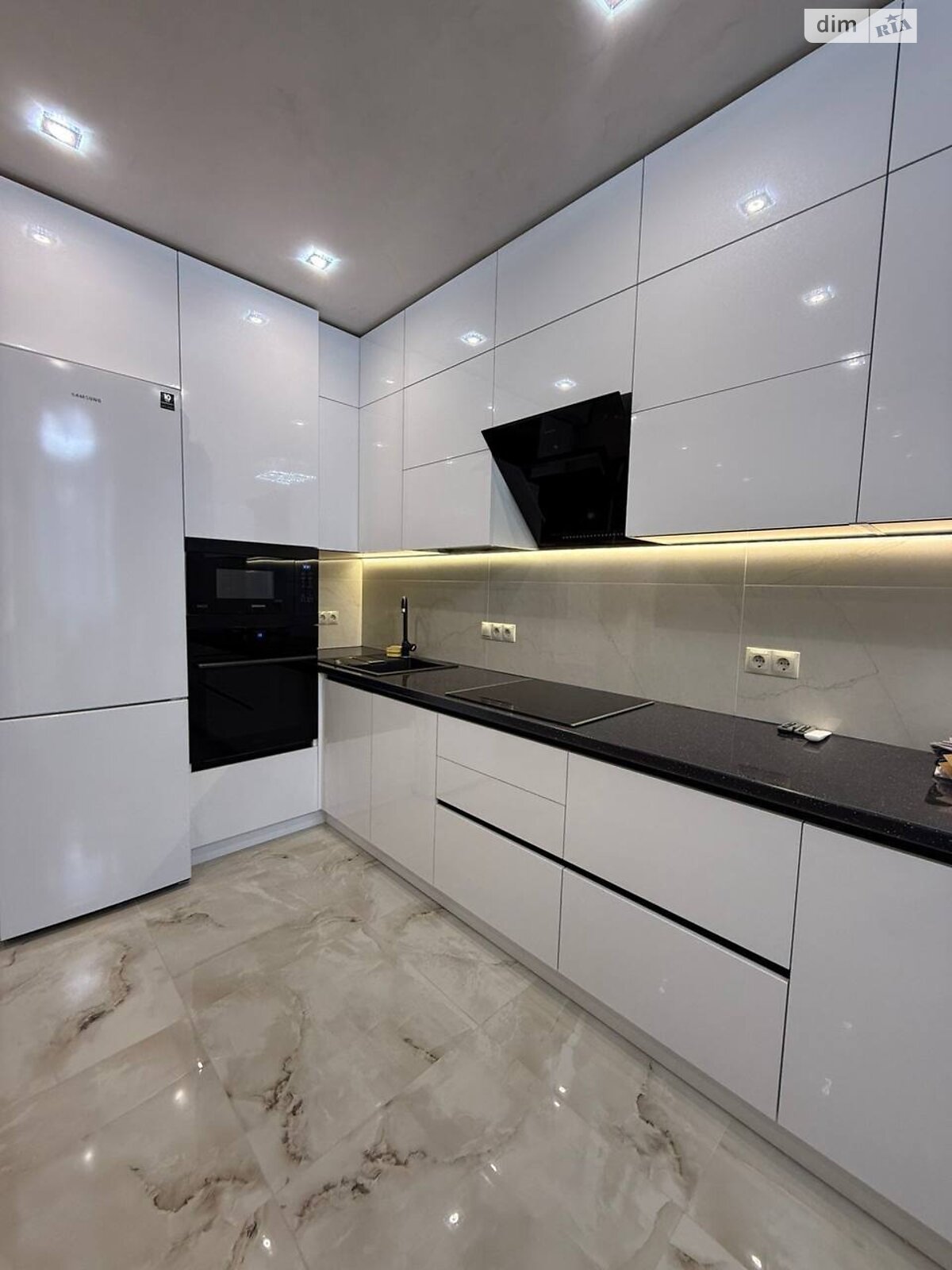 двухкомнатная квартира в Ирпене, район Ирпень, на ул. Университетская 3/2 в аренду на долгий срок помесячно фото 1 двухкомнатная квартира в Ирпене, район Ирпень, на ул. Университетская 3/2 в аренду на долгий срок помесячно фото 1