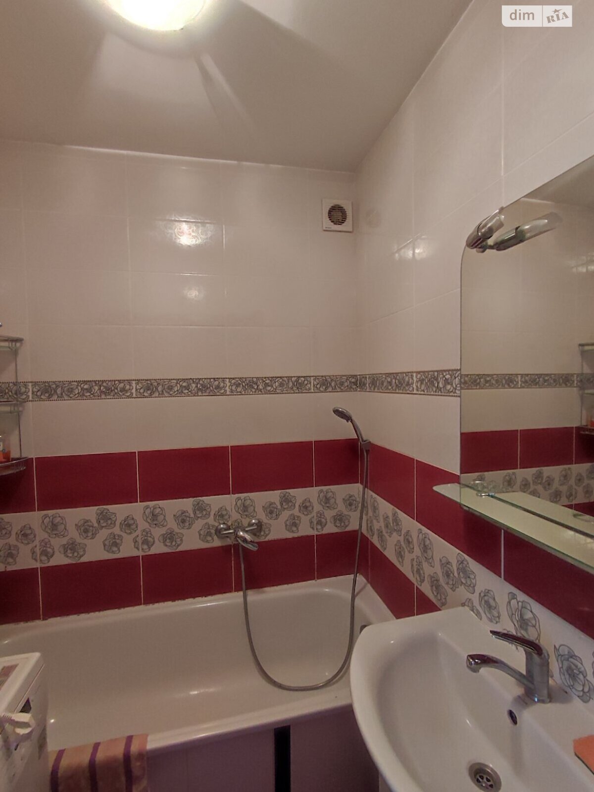 трикімнатна квартира в Івано-Франківську, район Арсенал, на вул. В’ячеслава Чорновола 115 в довготривалу оренду помісячно фото 1