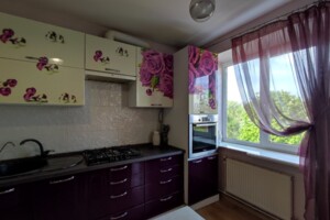 трикімнатна квартира в Івано-Франківську, район Арсенал, на вул. В’ячеслава Чорновола 115 в довготривалу оренду помісячно фото 2