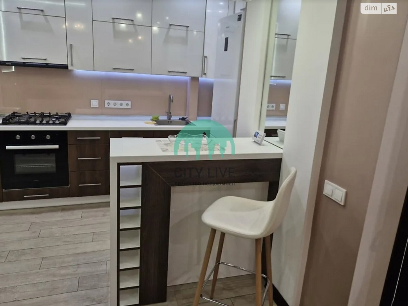 трехкомнатная квартира в Ивано-Франковске, район Бам, на ул. Довженко А. 23А в аренду на долгий срок помесячно фото 1 трехкомнатная квартира в Ивано-Франковске, район Бам, на ул. Довженко А. 23А в аренду на долгий срок помесячно фото 1