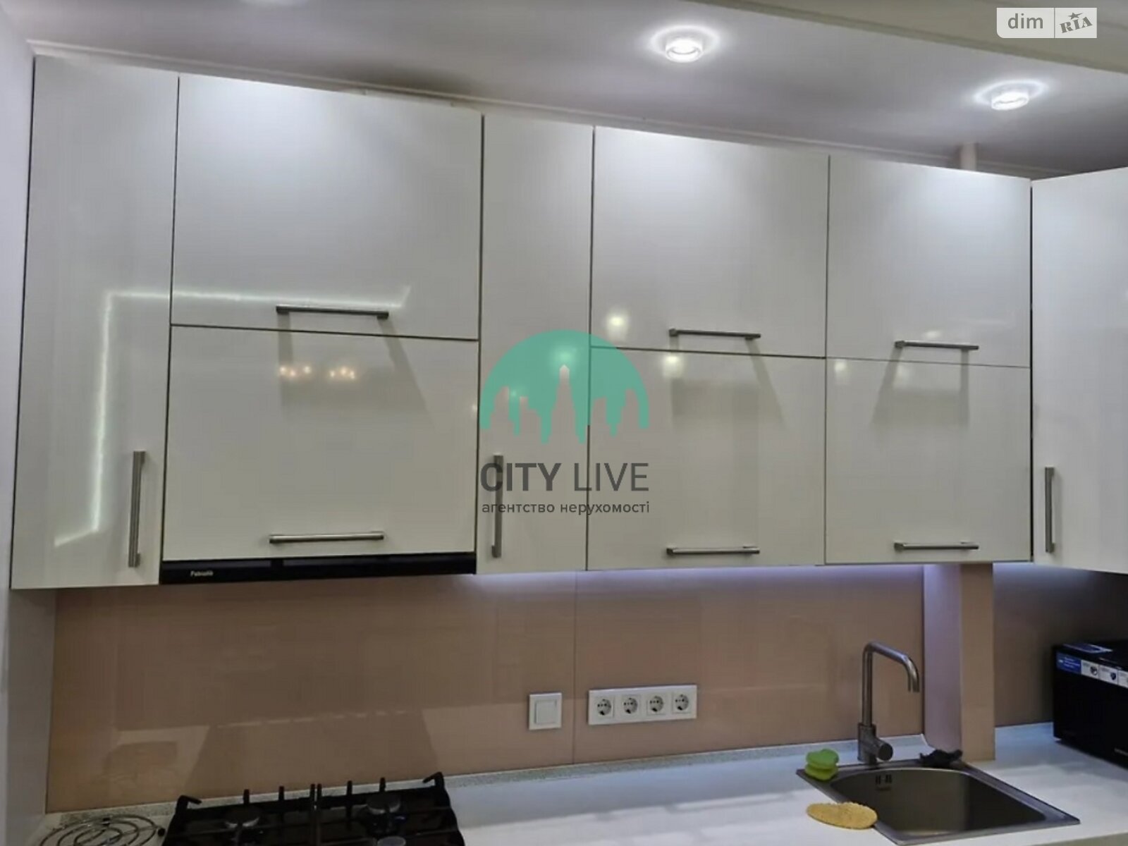 трехкомнатная квартира в Ивано-Франковске, район Бам, на ул. Довженко А. 23А в аренду на долгий срок помесячно фото 1 трехкомнатная квартира в Ивано-Франковске, район Бам, на ул. Довженко А. 23А в аренду на долгий срок помесячно фото 1