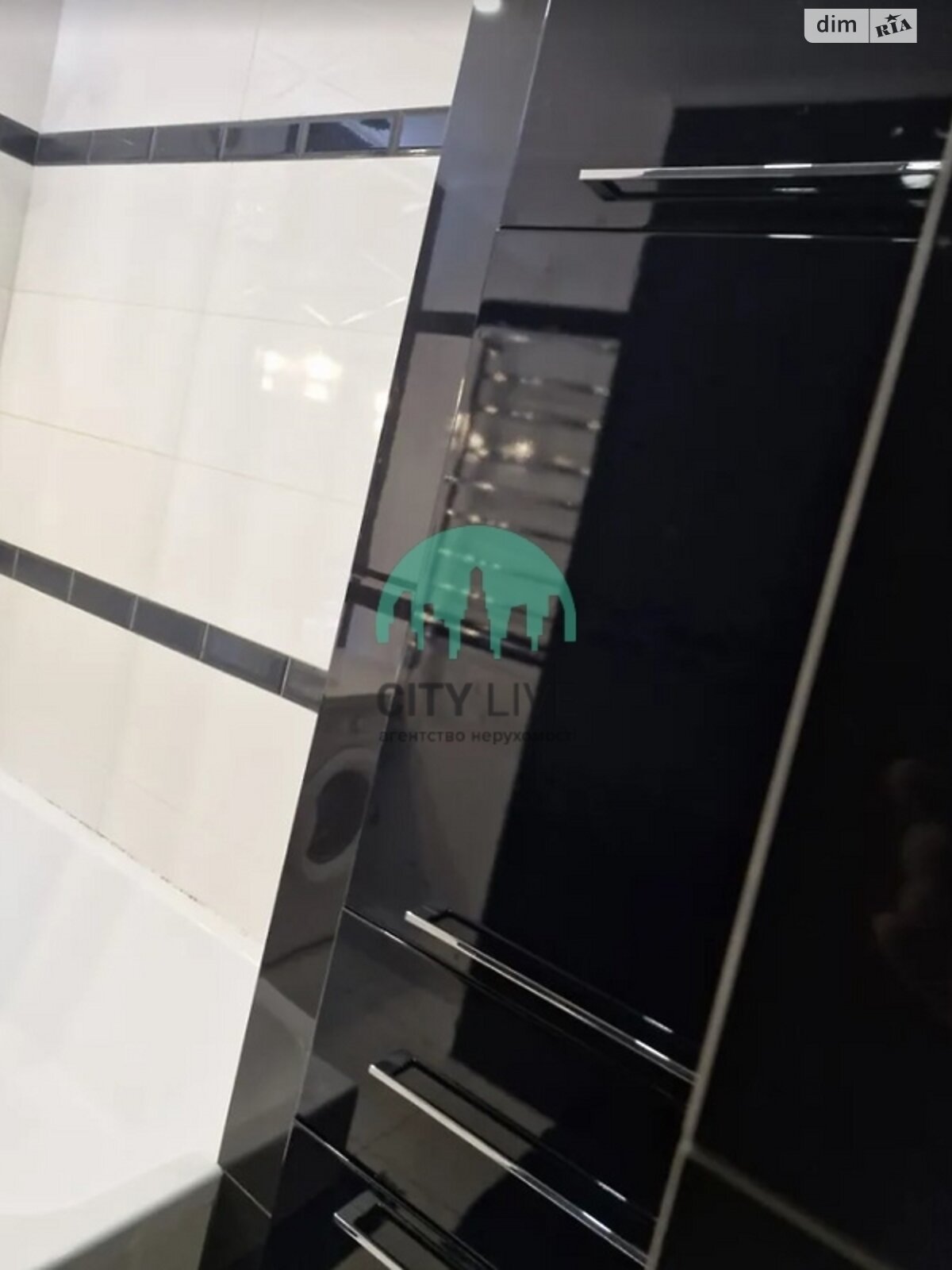 трехкомнатная квартира в Ивано-Франковске, район Бам, на ул. Довженко А. 23А в аренду на долгий срок помесячно фото 1 трехкомнатная квартира в Ивано-Франковске, район Бам, на ул. Довженко А. 23А в аренду на долгий срок помесячно фото 1