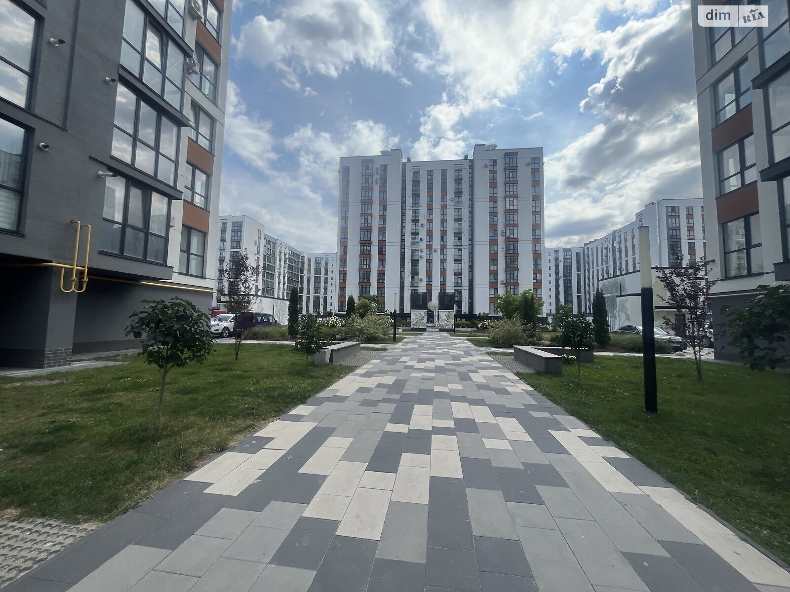 однокомнатная квартира в Ивано-Франковске, район Бам, на ул. Гетьмана Ивана Мазепы 164 корпус 3 в аренду на долгий срок помесячно фото 1 однокомнатная квартира в Ивано-Франковске, район Бам, на ул. Гетьмана Ивана Мазепы 164 корпус 3 в аренду на долгий срок помесячно фото 1