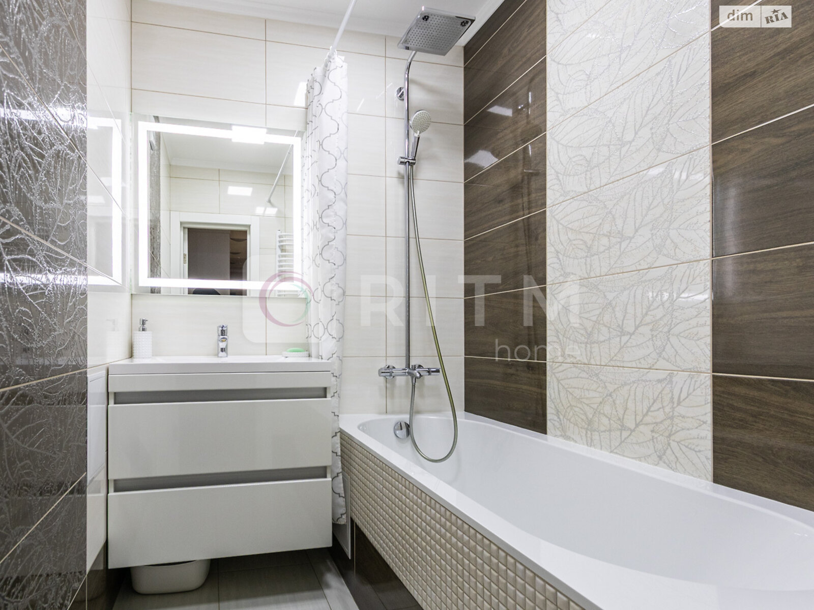 трехкомнатная квартира в Ивано-Франковске, на ул. Довженко А. 31 в аренду на долгий срок помесячно фото 1 трехкомнатная квартира в Ивано-Франковске, на ул. Довженко А. 31 в аренду на долгий срок помесячно фото 1