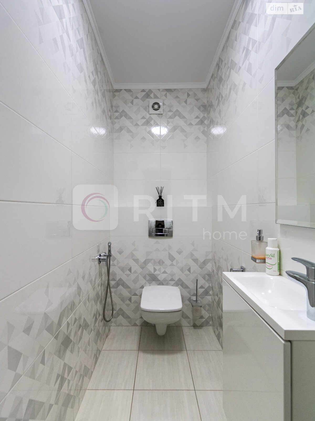 трехкомнатная квартира в Ивано-Франковске, на ул. Довженко А. 31 в аренду на долгий срок помесячно фото 1 трехкомнатная квартира в Ивано-Франковске, на ул. Довженко А. 31 в аренду на долгий срок помесячно фото 1