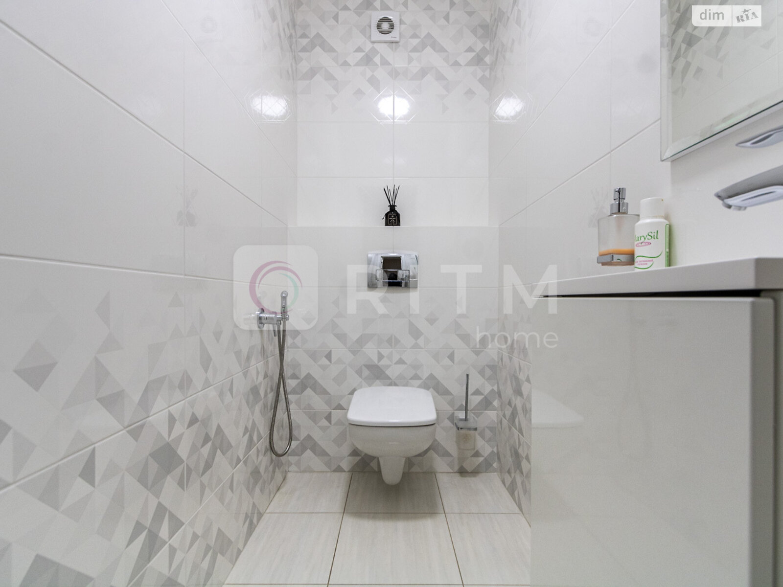 трехкомнатная квартира в Ивано-Франковске, на ул. Довженко А. 31 в аренду на долгий срок помесячно фото 1 трехкомнатная квартира в Ивано-Франковске, на ул. Довженко А. 31 в аренду на долгий срок помесячно фото 1