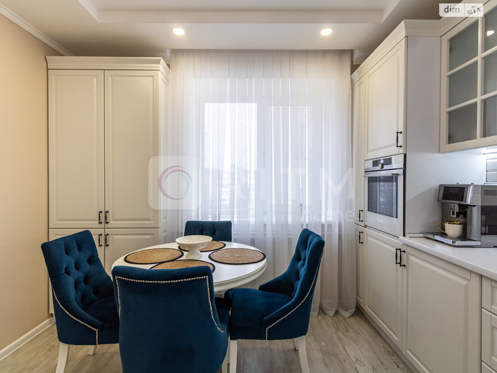 трехкомнатная квартира в Ивано-Франковске, на ул. Довженко А. 31 в аренду на долгий срок помесячно фото 1 трехкомнатная квартира в Ивано-Франковске, на ул. Довженко А. 31 в аренду на долгий срок помесячно фото 1