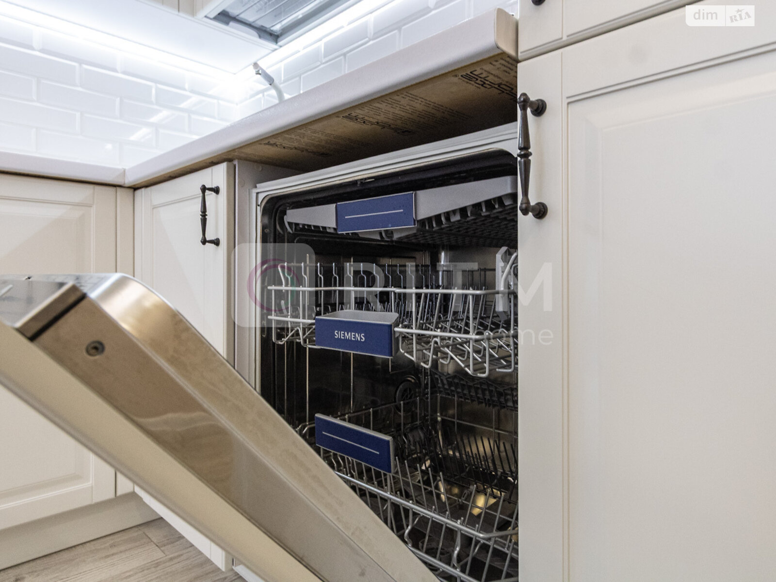 трехкомнатная квартира в Ивано-Франковске, на ул. Довженко А. 31 в аренду на долгий срок помесячно фото 1 трехкомнатная квартира в Ивано-Франковске, на ул. Довженко А. 31 в аренду на долгий срок помесячно фото 1