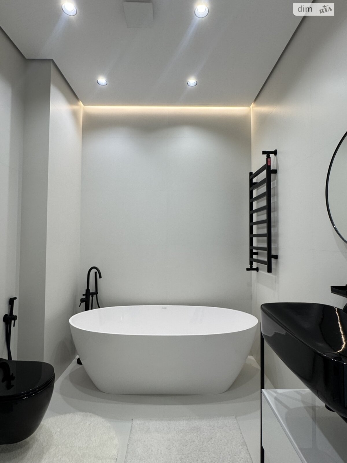 трехкомнатная квартира в Ивано-Франковске, на ул. Гетьмана Ивана Мазепы 138 в аренду на долгий срок помесячно фото 1 трехкомнатная квартира в Ивано-Франковске, на ул. Гетьмана Ивана Мазепы 138 в аренду на долгий срок помесячно фото 1