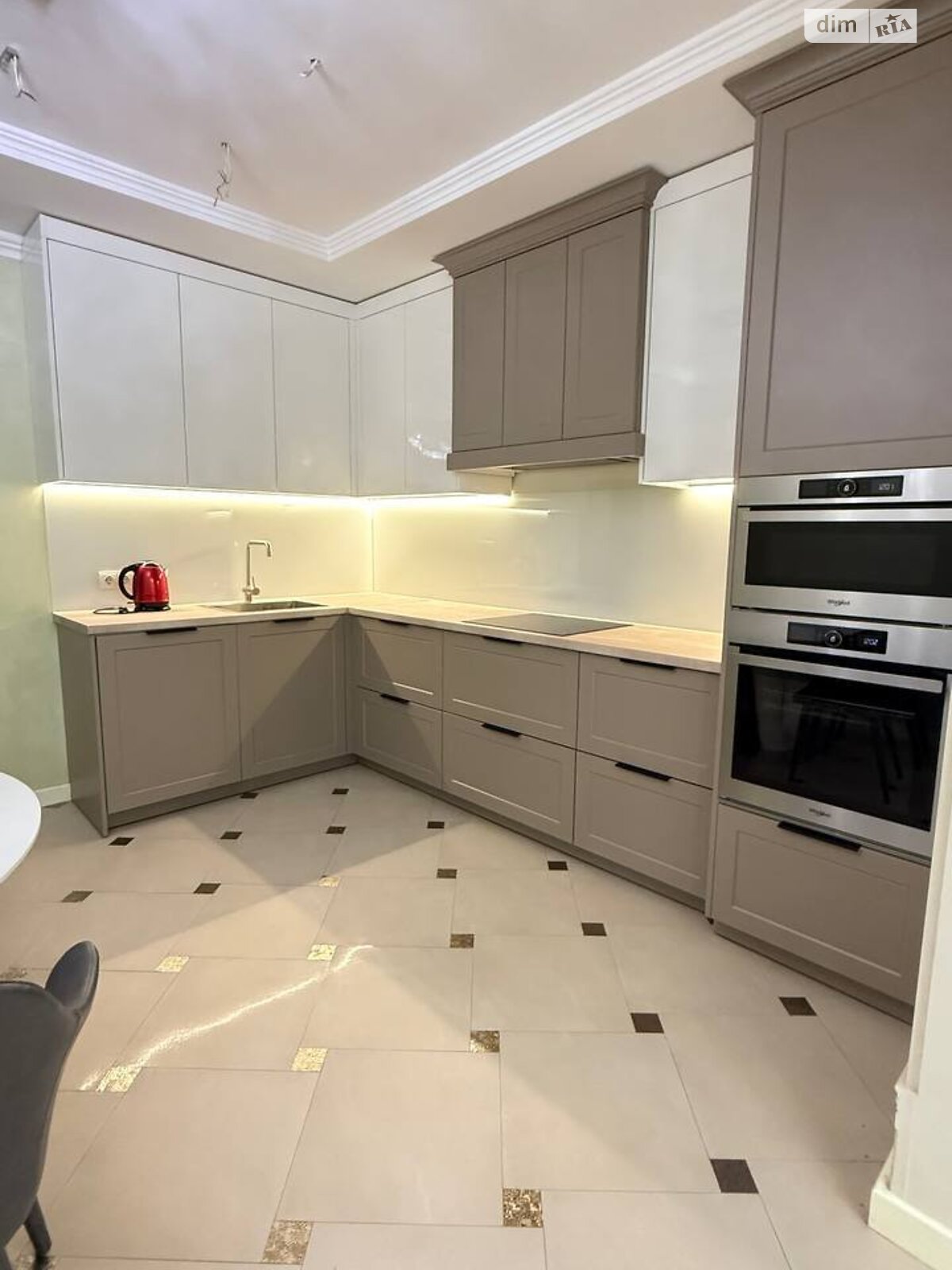 трехкомнатная квартира в Ивано-Франковске, на ул. Гетьмана Ивана Мазепы 141 в аренду на долгий срок помесячно фото 1 трехкомнатная квартира в Ивано-Франковске, на ул. Гетьмана Ивана Мазепы 141 в аренду на долгий срок помесячно фото 1