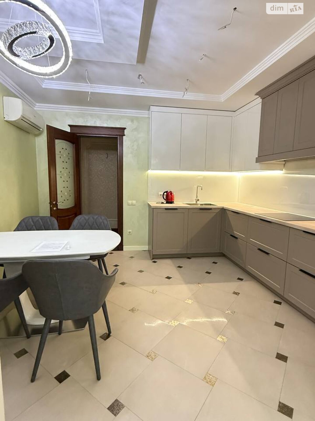 трехкомнатная квартира в Ивано-Франковске, на ул. Гетьмана Ивана Мазепы 141 в аренду на долгий срок помесячно фото 1 трехкомнатная квартира в Ивано-Франковске, на ул. Гетьмана Ивана Мазепы 141 в аренду на долгий срок помесячно фото 1