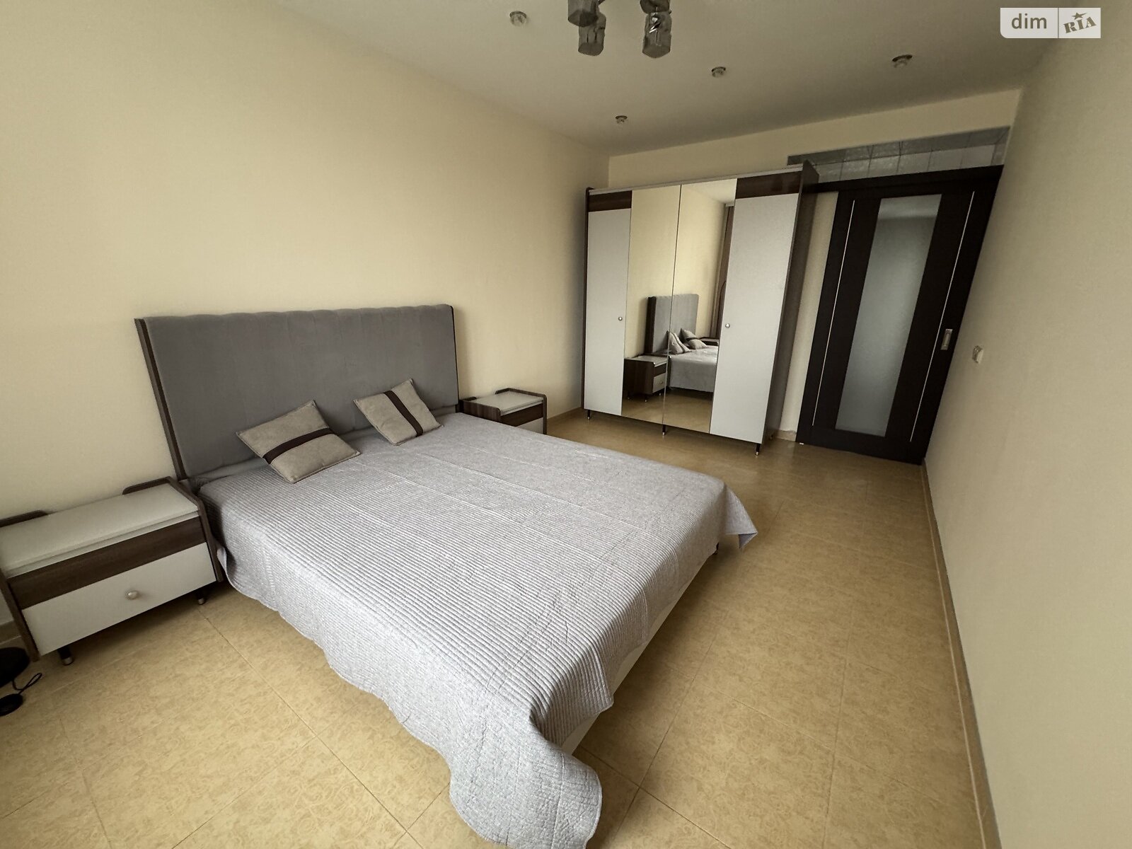 двухкомнатная квартира в Ивано-Франковске, район Княгинин, на ул. Пулюя И. 15А, кв. 24 в аренду на долгий срок помесячно фото 1 двухкомнатная квартира в Ивано-Франковске, район Княгинин, на ул. Пулюя И. 15А, кв. 24 в аренду на долгий срок помесячно фото 1