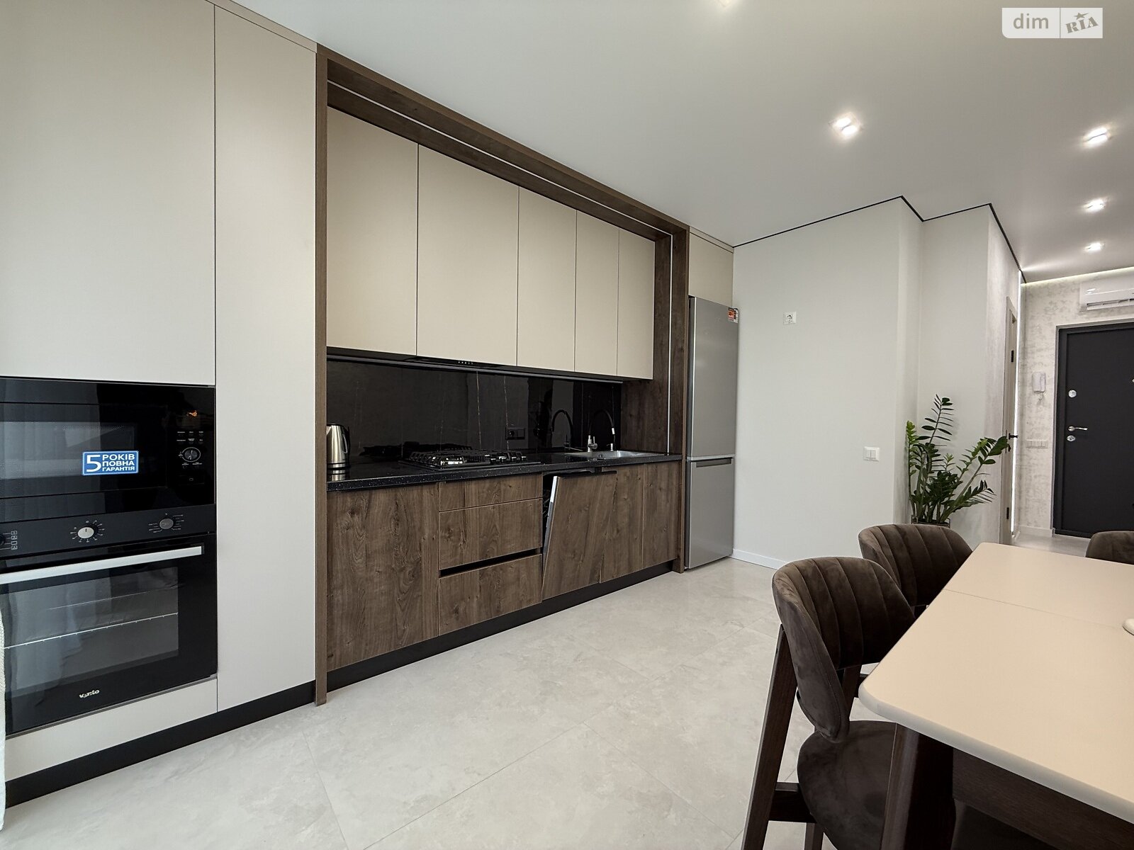 однокомнатная квартира в Ивано-Франковске, район Княгинин, на ул. Юліана Пелеша 3 корпус 9 в аренду на долгий срок помесячно фото 1 однокомнатная квартира в Ивано-Франковске, район Княгинин, на ул. Юліана Пелеша 3 корпус 9 в аренду на долгий срок помесячно фото 1