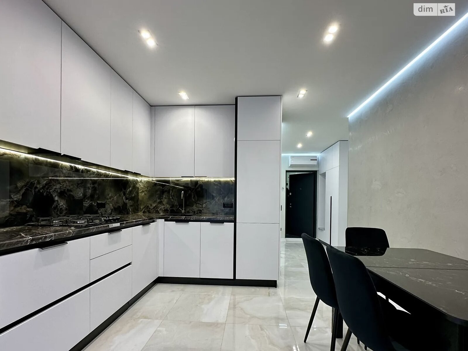 однокомнатная квартира в Ивано-Франковске, район Княгинин, на ул. Юліана Пелеша 3 корпус 6 в аренду на долгий срок помесячно фото 1 однокомнатная квартира в Ивано-Франковске, район Княгинин, на ул. Юліана Пелеша 3 корпус 6 в аренду на долгий срок помесячно фото 1