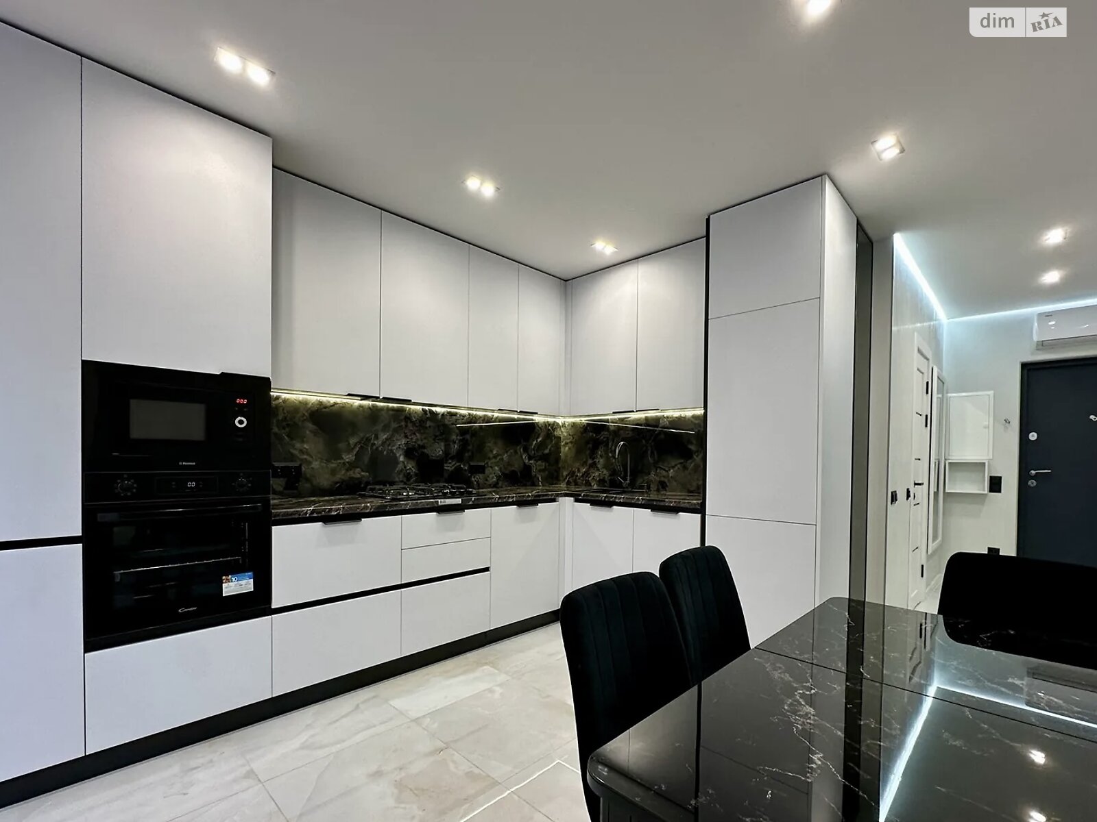 однокомнатная квартира в Ивано-Франковске, район Княгинин, на ул. Юліана Пелеша 3 корпус 6 в аренду на долгий срок помесячно фото 1 однокомнатная квартира в Ивано-Франковске, район Княгинин, на ул. Юліана Пелеша 3 корпус 6 в аренду на долгий срок помесячно фото 1