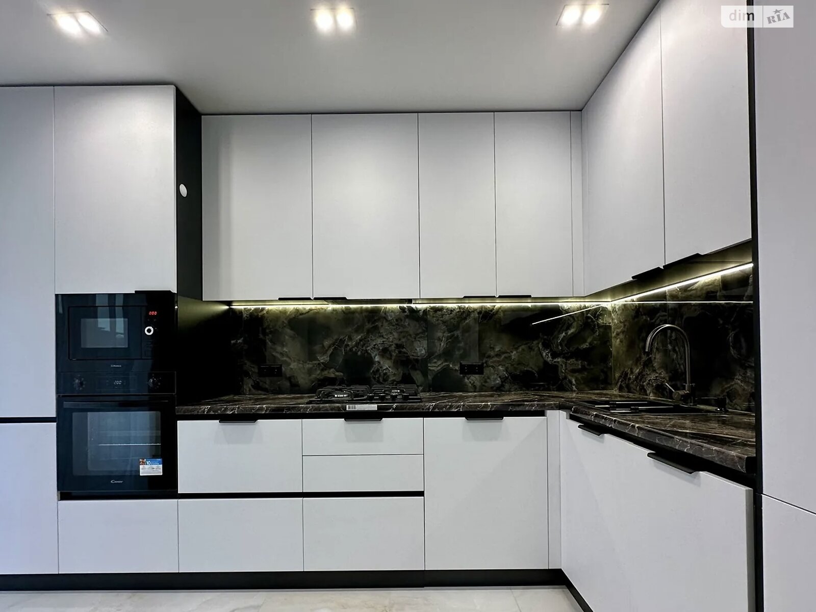 однокомнатная квартира в Ивано-Франковске, район Княгинин, на ул. Юліана Пелеша 3 корпус 6 в аренду на долгий срок помесячно фото 1 однокомнатная квартира в Ивано-Франковске, район Княгинин, на ул. Юліана Пелеша 3 корпус 6 в аренду на долгий срок помесячно фото 1