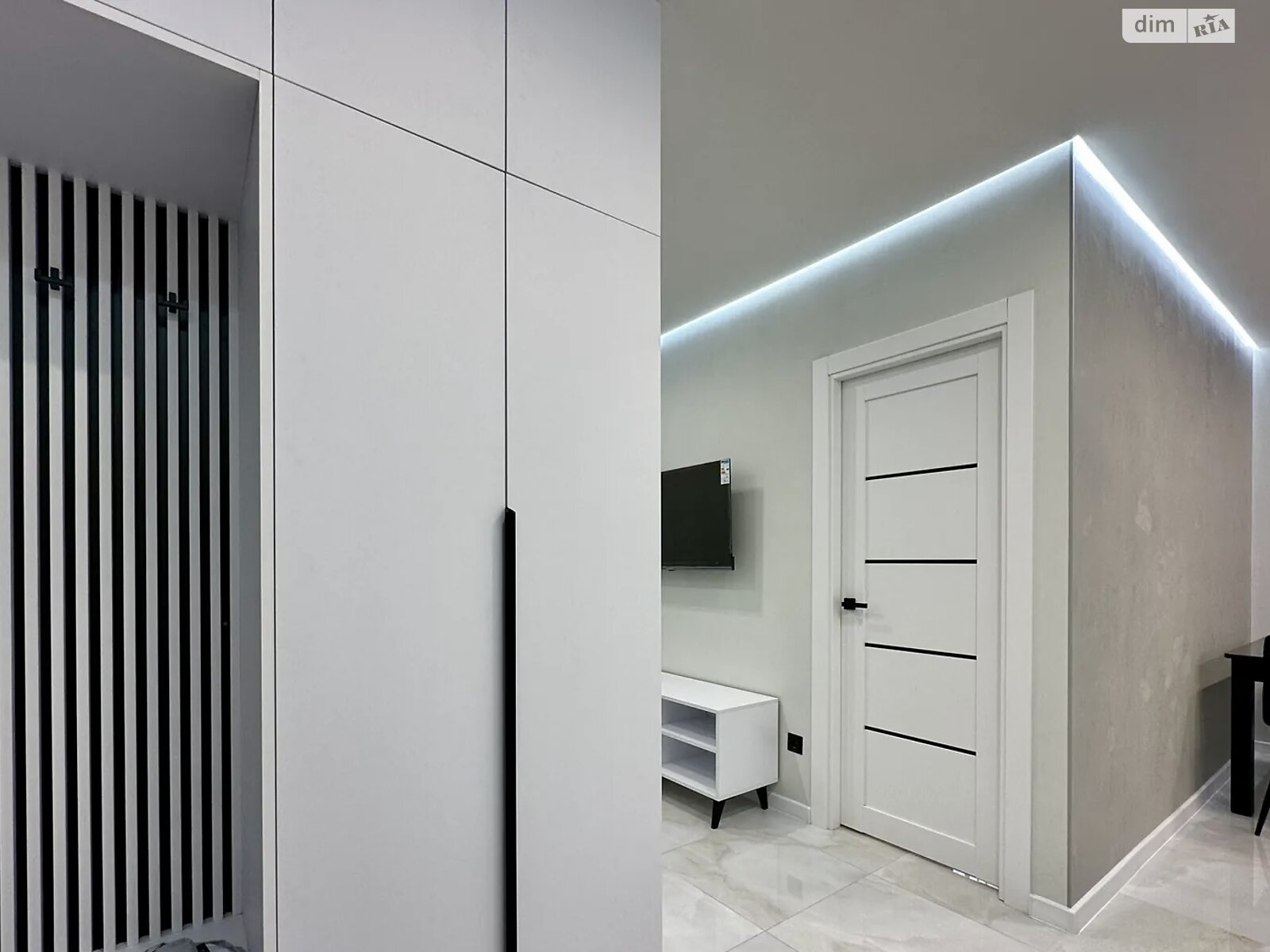 однокомнатная квартира в Ивано-Франковске, район Княгинин, на ул. Юліана Пелеша 3 корпус 6 в аренду на долгий срок помесячно фото 1 однокомнатная квартира в Ивано-Франковске, район Княгинин, на ул. Юліана Пелеша 3 корпус 6 в аренду на долгий срок помесячно фото 1