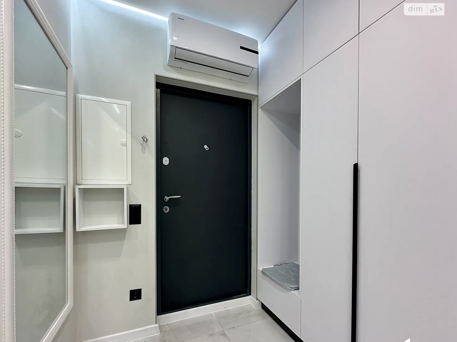 однокомнатная квартира в Ивано-Франковске, район Княгинин, на ул. Юліана Пелеша 3 корпус 6 в аренду на долгий срок помесячно фото 1 однокомнатная квартира в Ивано-Франковске, район Княгинин, на ул. Юліана Пелеша 3 корпус 6 в аренду на долгий срок помесячно фото 1