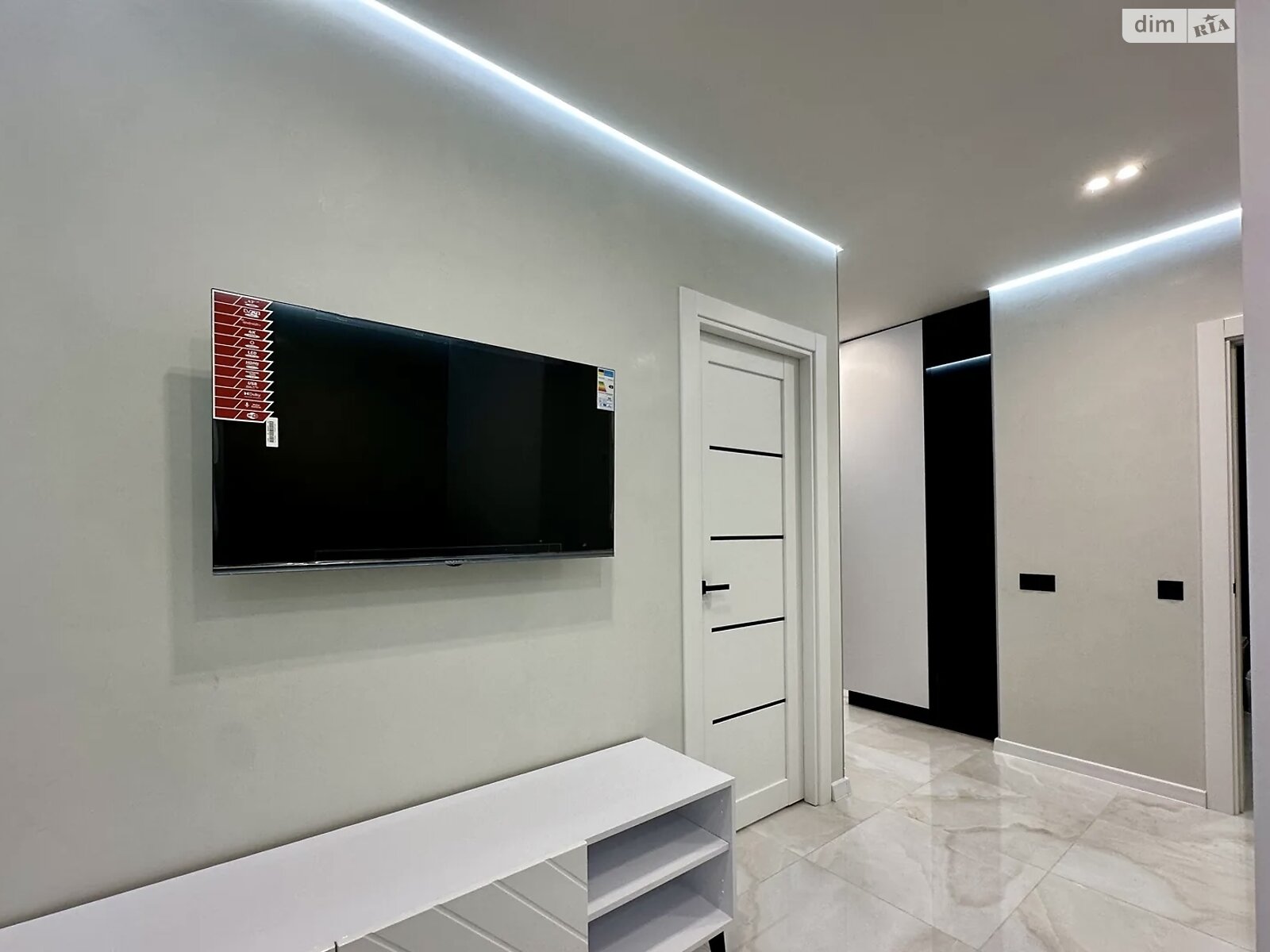 однокомнатная квартира в Ивано-Франковске, район Княгинин, на ул. Юліана Пелеша 3 корпус 6 в аренду на долгий срок помесячно фото 1 однокомнатная квартира в Ивано-Франковске, район Княгинин, на ул. Юліана Пелеша 3 корпус 6 в аренду на долгий срок помесячно фото 1