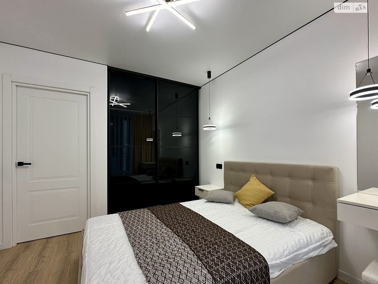 однокомнатная квартира в Ивано-Франковске, район Княгинин, на ул. Юліана Пелеша 3 корпус 10 в аренду на долгий срок помесячно фото 1 однокомнатная квартира в Ивано-Франковске, район Княгинин, на ул. Юліана Пелеша 3 корпус 10 в аренду на долгий срок помесячно фото 1