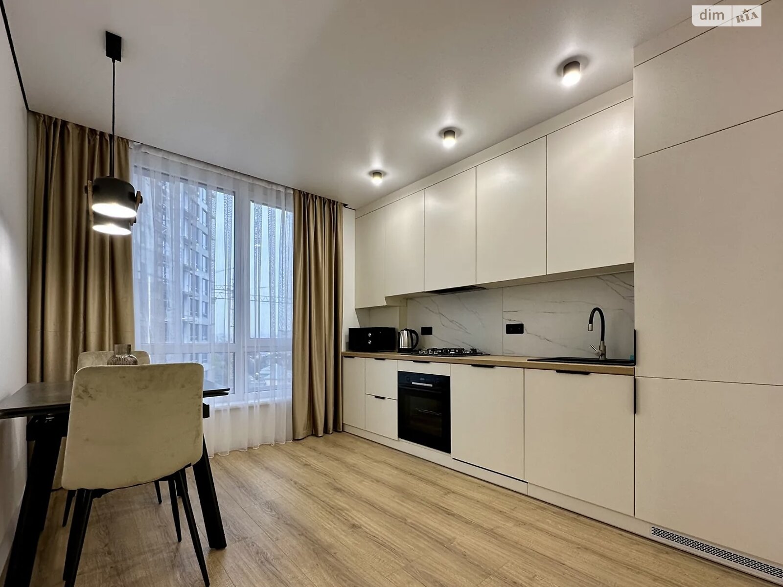 однокомнатная квартира в Ивано-Франковске, район Княгинин, на ул. Юліана Пелеша 3 корпус 10 в аренду на долгий срок помесячно фото 1 однокомнатная квартира в Ивано-Франковске, район Княгинин, на ул. Юліана Пелеша 3 корпус 10 в аренду на долгий срок помесячно фото 1