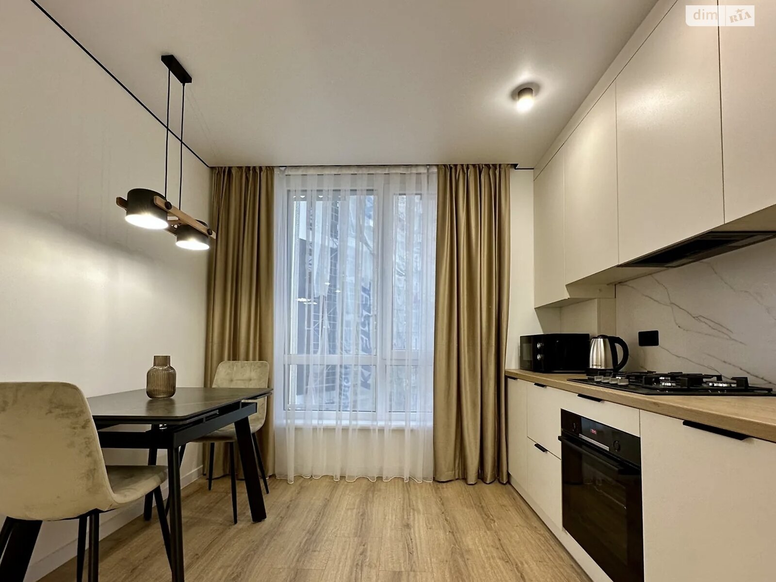 однокомнатная квартира в Ивано-Франковске, район Княгинин, на ул. Юліана Пелеша 3 корпус 10 в аренду на долгий срок помесячно фото 1 однокомнатная квартира в Ивано-Франковске, район Княгинин, на ул. Юліана Пелеша 3 корпус 10 в аренду на долгий срок помесячно фото 1