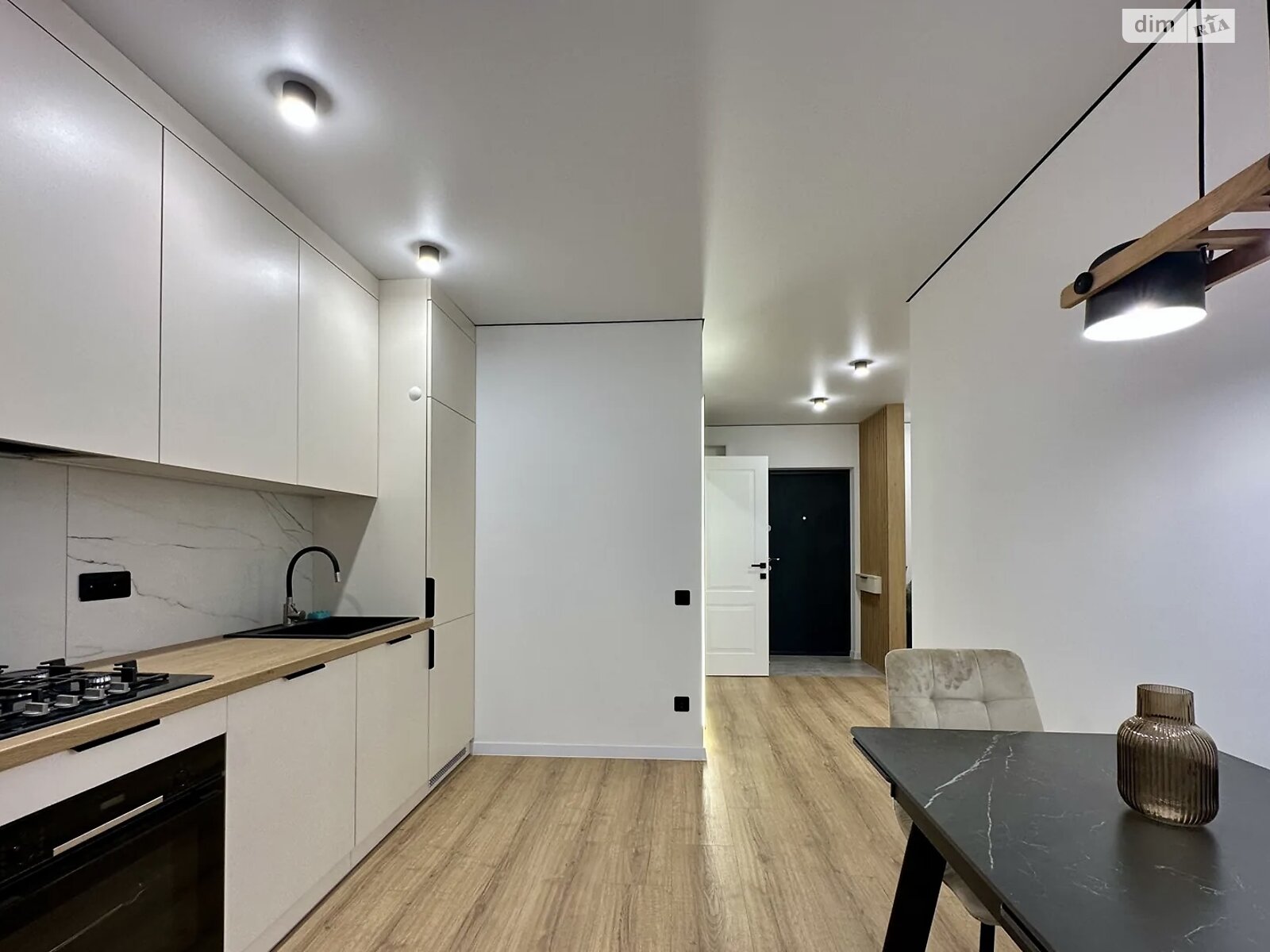 однокомнатная квартира в Ивано-Франковске, район Княгинин, на ул. Юліана Пелеша 3 корпус 10 в аренду на долгий срок помесячно фото 1 однокомнатная квартира в Ивано-Франковске, район Княгинин, на ул. Юліана Пелеша 3 корпус 10 в аренду на долгий срок помесячно фото 1