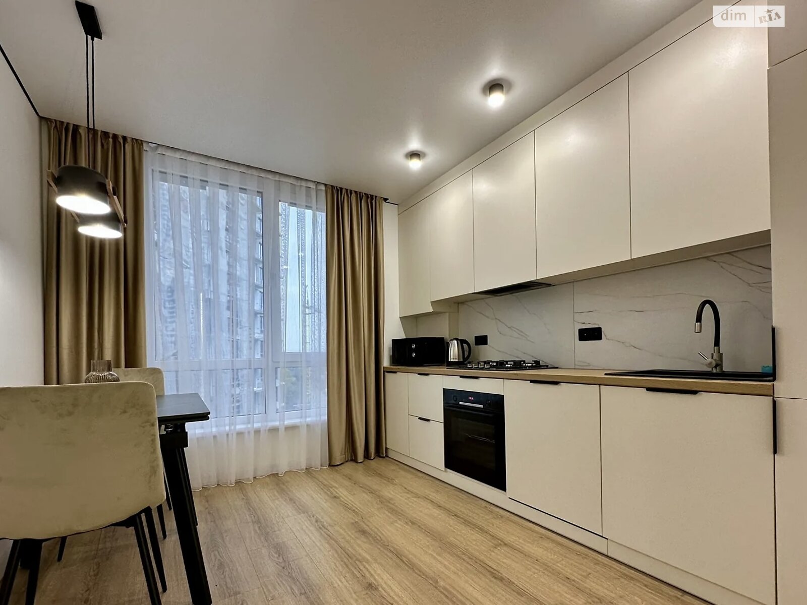 однокомнатная квартира в Ивано-Франковске, район Княгинин, на ул. Юліана Пелеша 3 корпус 10 в аренду на долгий срок помесячно фото 1 однокомнатная квартира в Ивано-Франковске, район Княгинин, на ул. Юліана Пелеша 3 корпус 10 в аренду на долгий срок помесячно фото 1