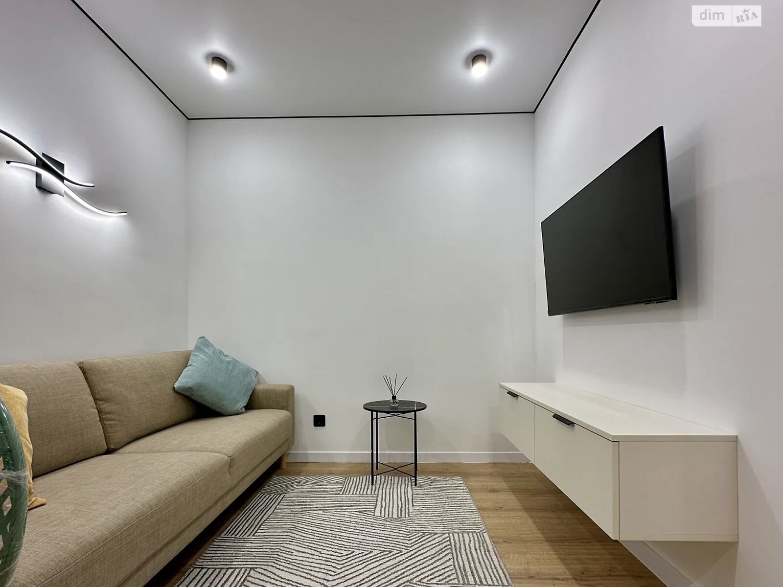 однокомнатная квартира в Ивано-Франковске, район Княгинин, на ул. Юліана Пелеша 3 корпус 10 в аренду на долгий срок помесячно фото 1 однокомнатная квартира в Ивано-Франковске, район Княгинин, на ул. Юліана Пелеша 3 корпус 10 в аренду на долгий срок помесячно фото 1