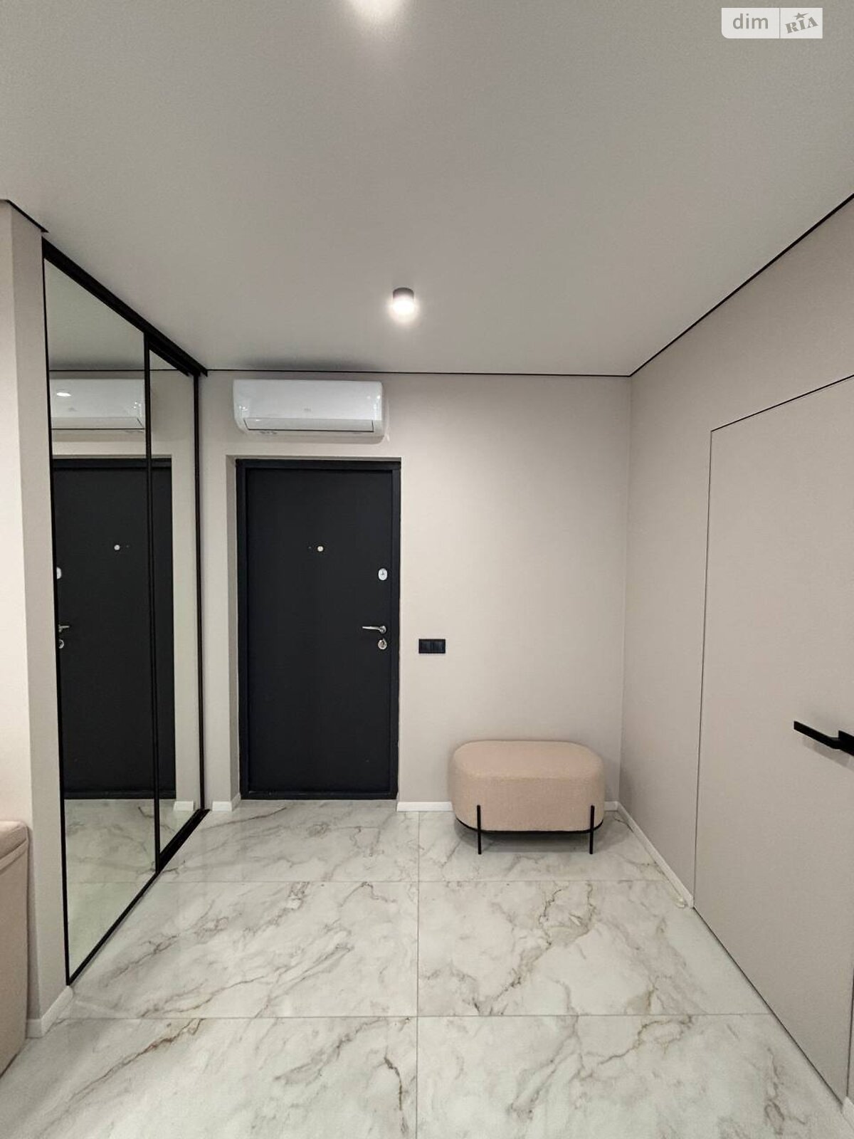 однокомнатная квартира в Ивано-Франковске, район Княгинин, на ул. Юліана Пелеша 3 корпус 6 в аренду на долгий срок помесячно фото 1 однокомнатная квартира в Ивано-Франковске, район Княгинин, на ул. Юліана Пелеша 3 корпус 6 в аренду на долгий срок помесячно фото 1