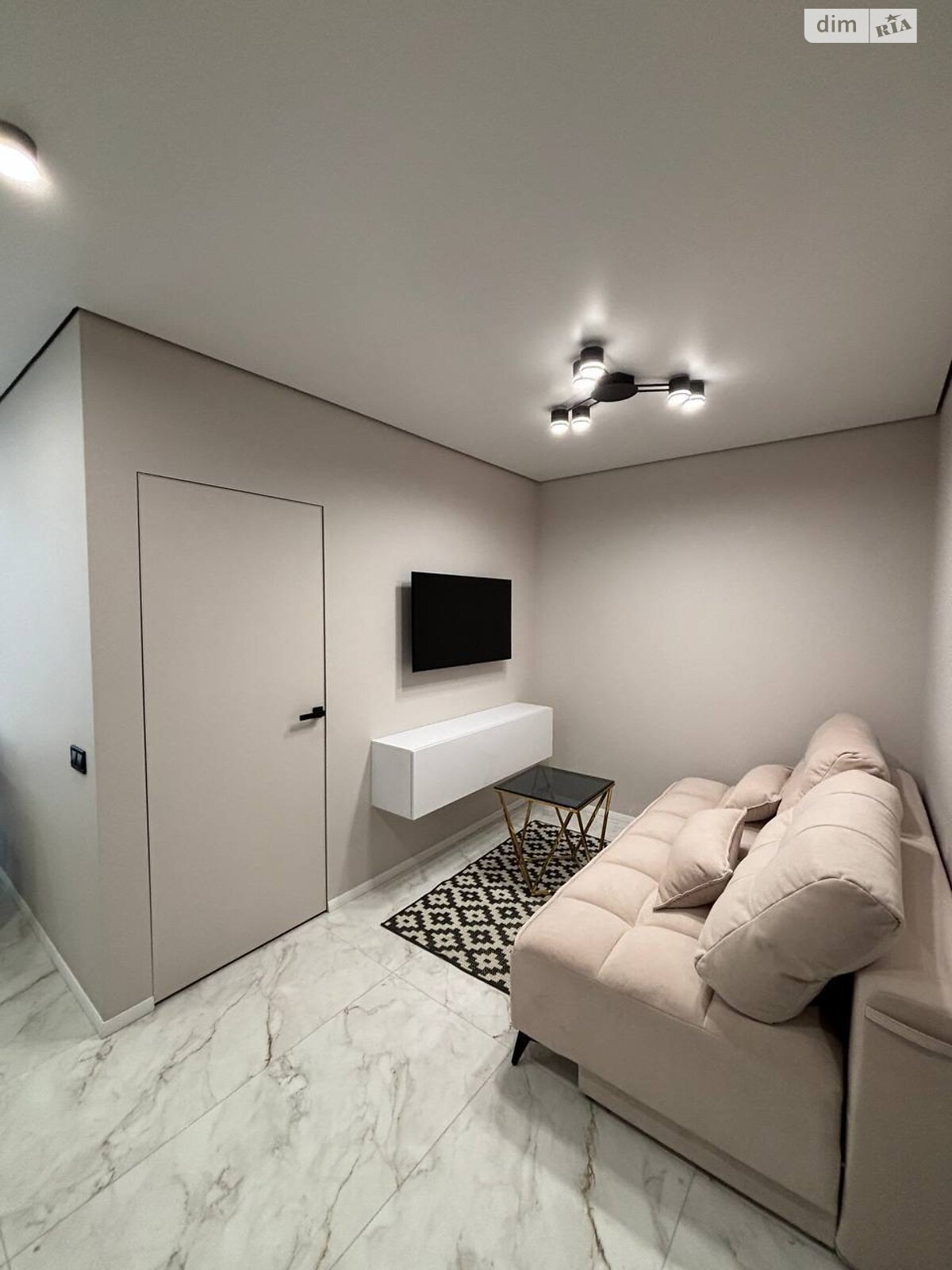 однокомнатная квартира в Ивано-Франковске, район Княгинин, на ул. Юліана Пелеша 3 корпус 6 в аренду на долгий срок помесячно фото 1 однокомнатная квартира в Ивано-Франковске, район Княгинин, на ул. Юліана Пелеша 3 корпус 6 в аренду на долгий срок помесячно фото 1