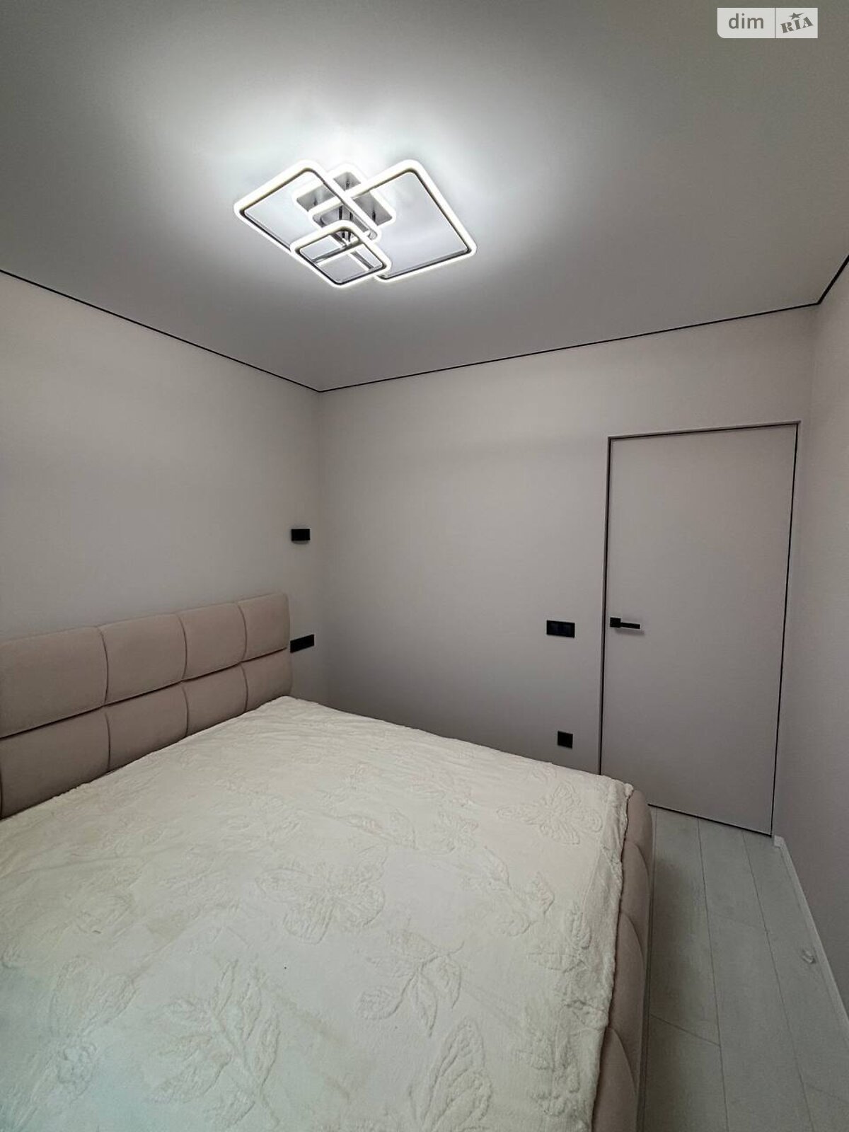 однокомнатная квартира в Ивано-Франковске, район Княгинин, на ул. Юліана Пелеша 3 корпус 6 в аренду на долгий срок помесячно фото 1 однокомнатная квартира в Ивано-Франковске, район Княгинин, на ул. Юліана Пелеша 3 корпус 6 в аренду на долгий срок помесячно фото 1