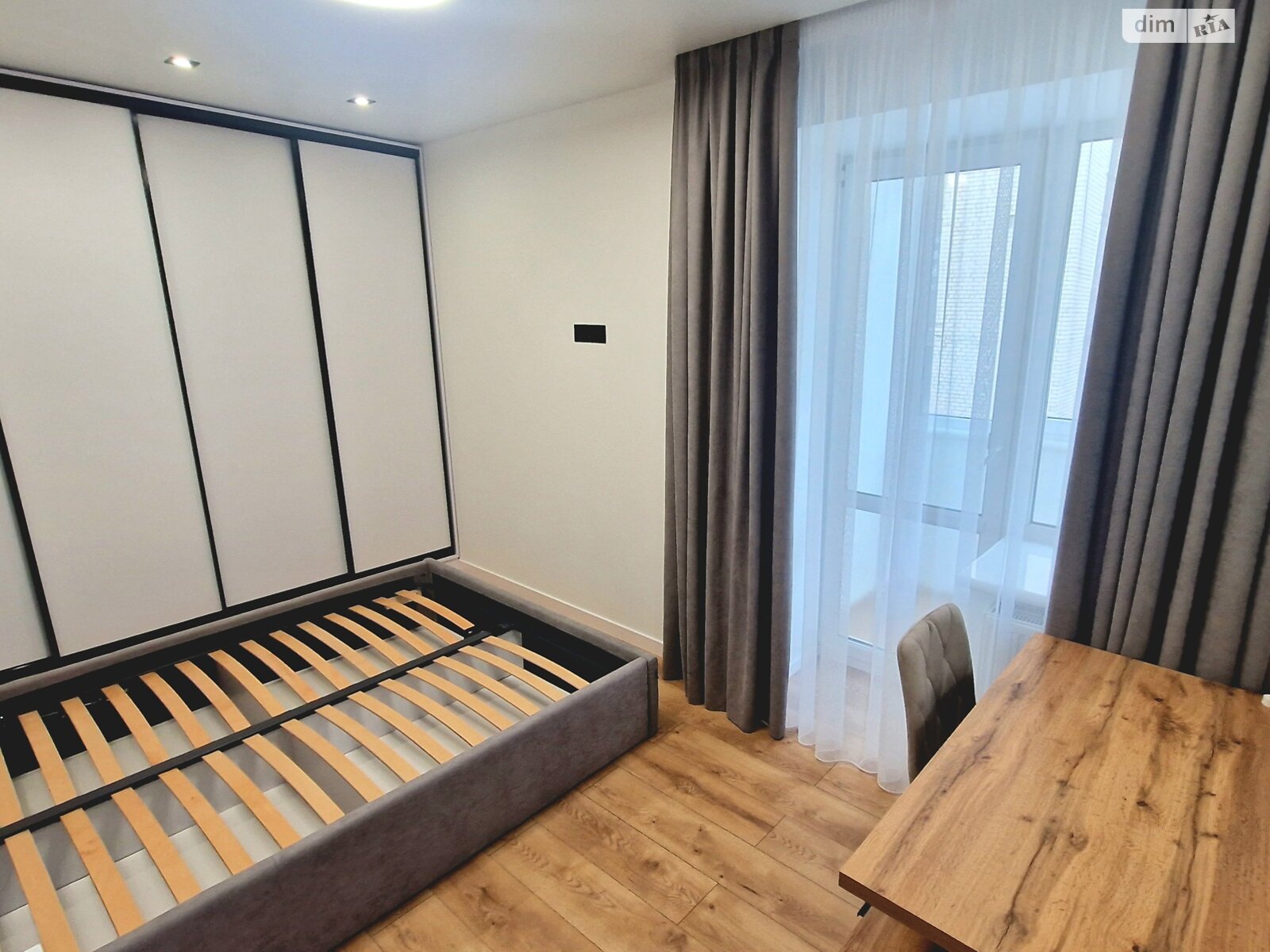 трехкомнатная квартира в Ивано-Франковске, район Пасечная, на ул. Галицкая в аренду на долгий срок помесячно фото 1