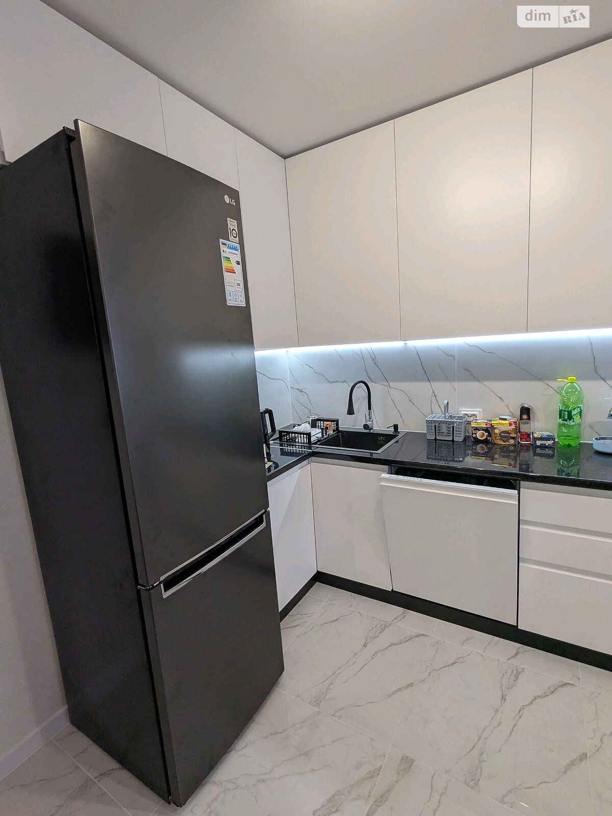 трехкомнатная квартира в Ивано-Франковске, район Пасечная, на ул. Романа Вирастюка 7 в аренду на долгий срок помесячно фото 1 трехкомнатная квартира в Ивано-Франковске, район Пасечная, на ул. Романа Вирастюка 7 в аренду на долгий срок помесячно фото 1