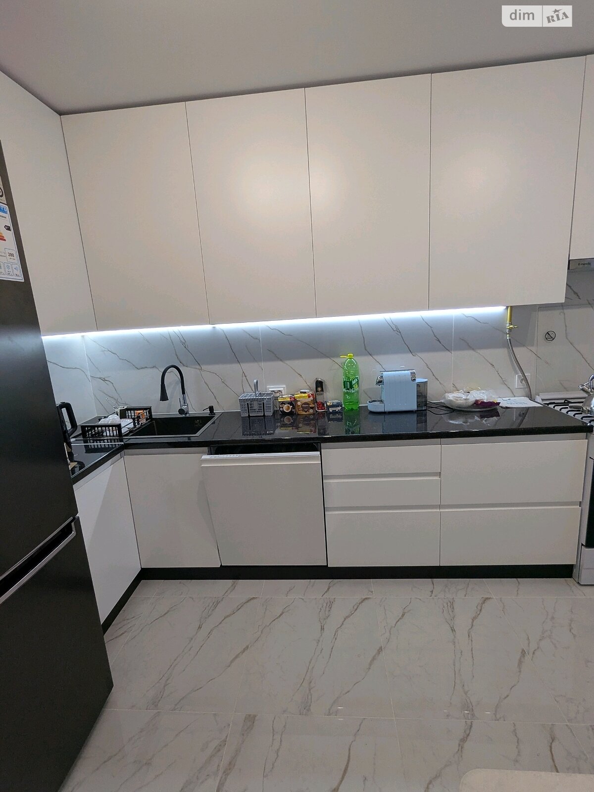 трехкомнатная квартира в Ивано-Франковске, район Пасечная, на ул. Романа Вирастюка 7 в аренду на долгий срок помесячно фото 1 трехкомнатная квартира в Ивано-Франковске, район Пасечная, на ул. Романа Вирастюка 7 в аренду на долгий срок помесячно фото 1