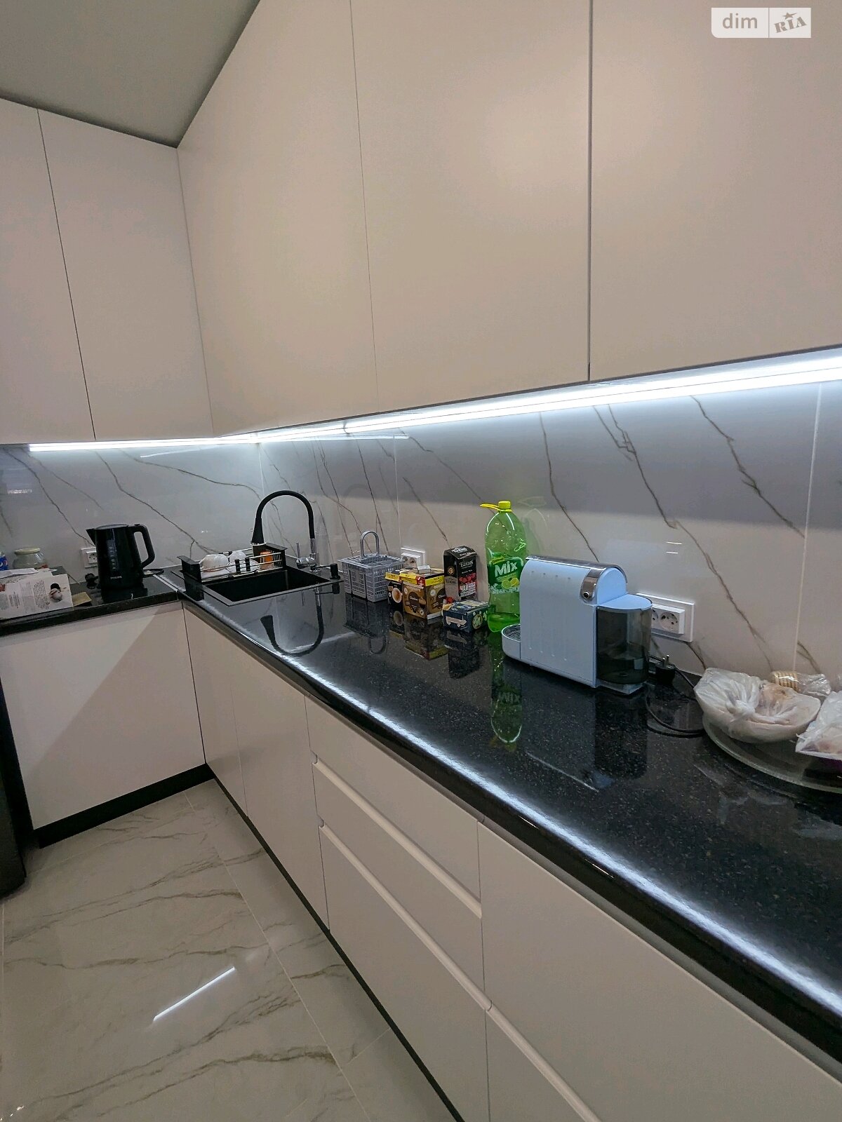 трехкомнатная квартира в Ивано-Франковске, район Пасечная, на ул. Романа Вирастюка 7 в аренду на долгий срок помесячно фото 1 трехкомнатная квартира в Ивано-Франковске, район Пасечная, на ул. Романа Вирастюка 7 в аренду на долгий срок помесячно фото 1