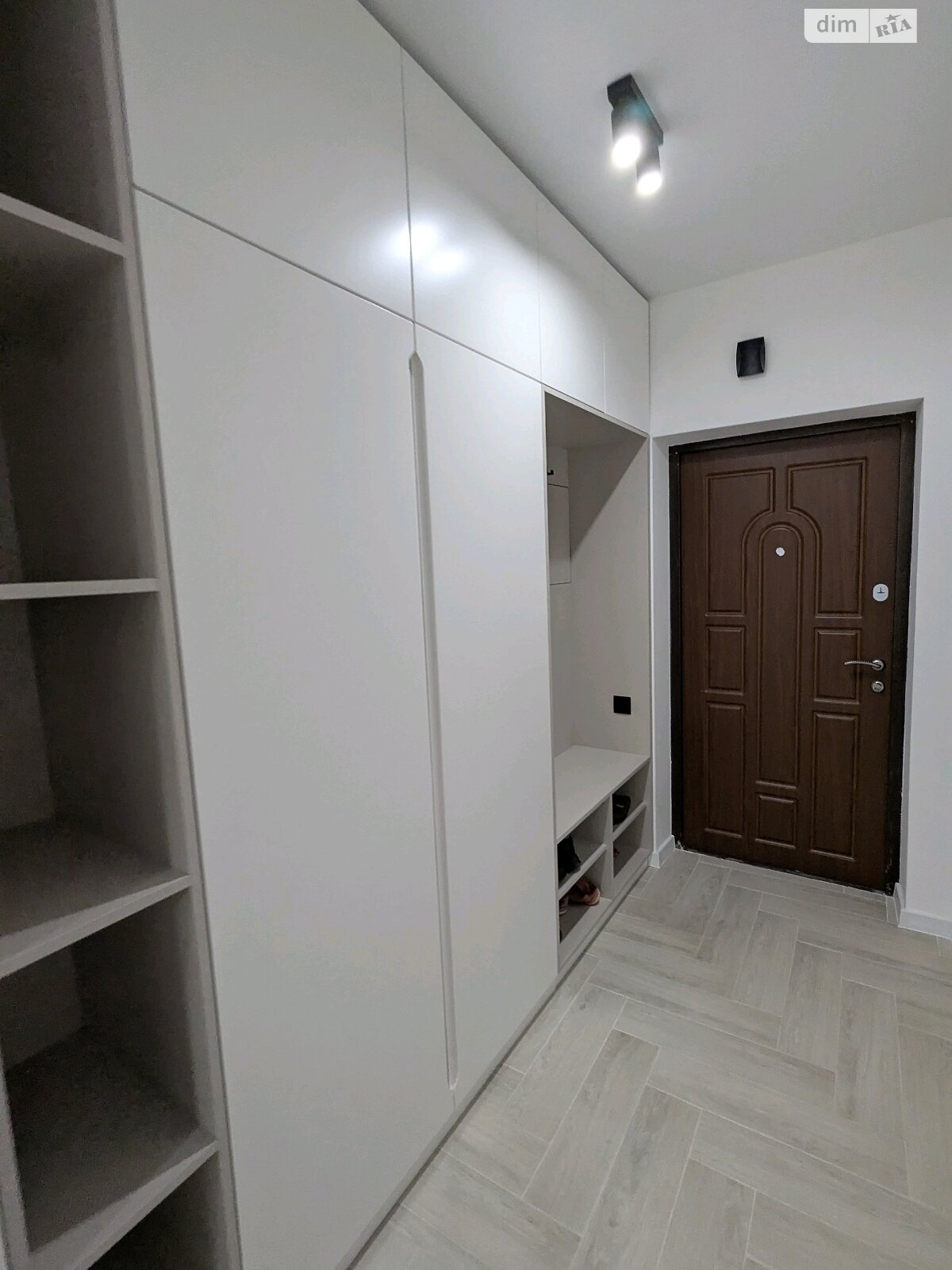 трехкомнатная квартира в Ивано-Франковске, район Пасечная, на ул. Романа Вирастюка 7 в аренду на долгий срок помесячно фото 1 трехкомнатная квартира в Ивано-Франковске, район Пасечная, на ул. Романа Вирастюка 7 в аренду на долгий срок помесячно фото 1