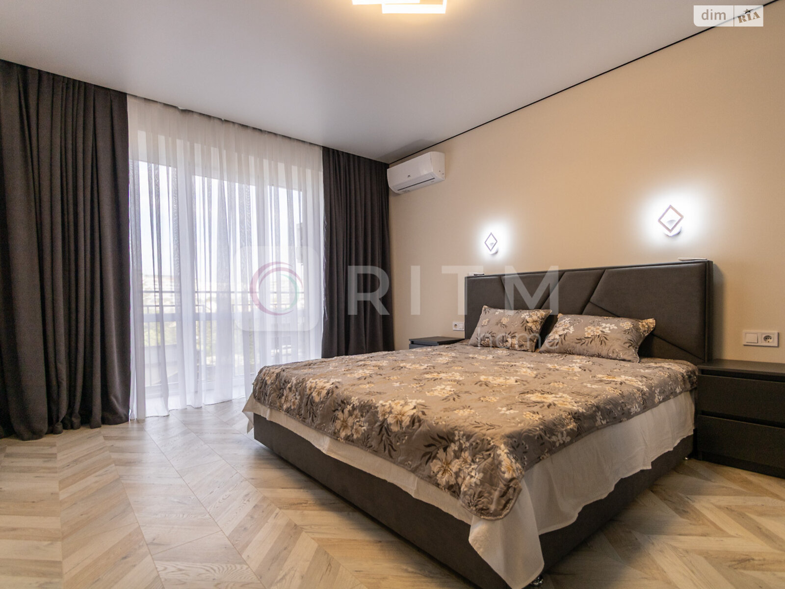 двухкомнатная квартира с мебелью в Ивано-Франковске, район Позитрон, на ул. Ивасюка в аренду на долгий срок помесячно фото 1