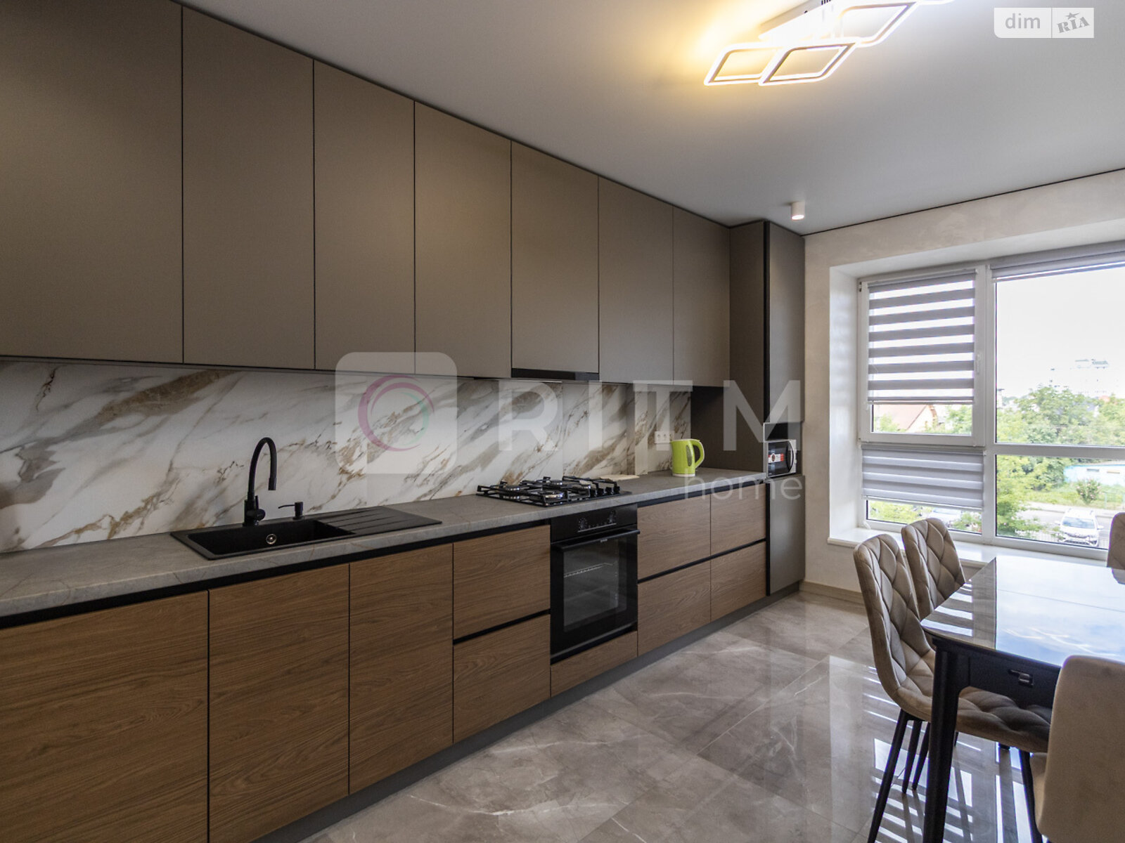 двухкомнатная квартира с мебелью в Ивано-Франковске, район Позитрон, на ул. Ивасюка в аренду на долгий срок помесячно фото 1