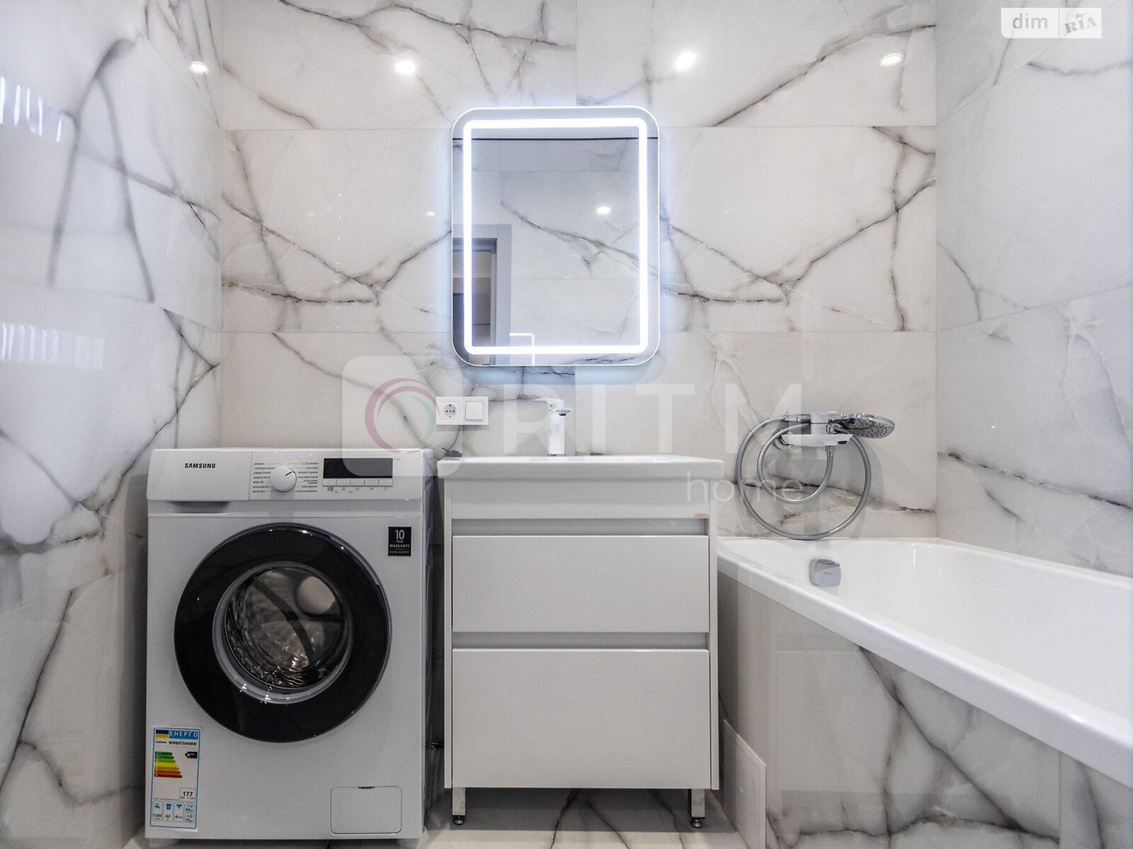 двухкомнатная квартира с мебелью в Ивано-Франковске, район Позитрон, на ул. Ивасюка в аренду на долгий срок помесячно фото 1