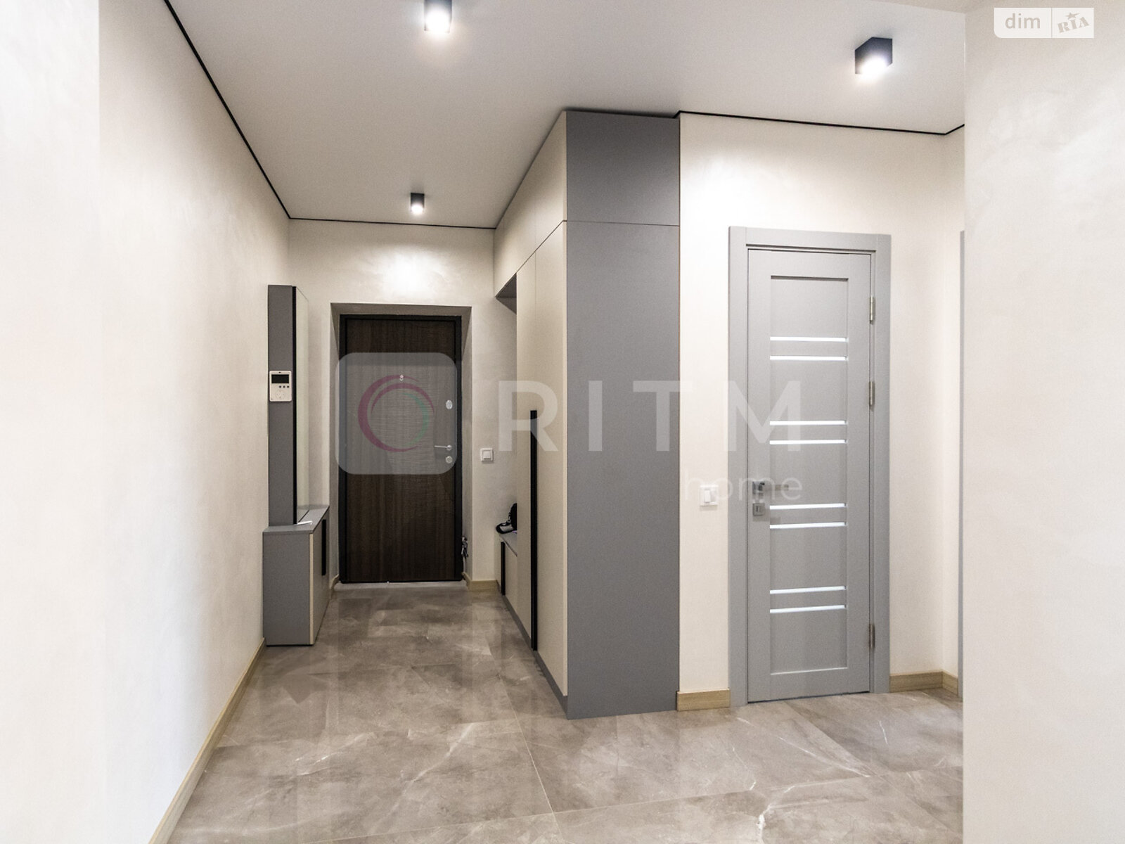 двухкомнатная квартира с мебелью в Ивано-Франковске, район Позитрон, на ул. Ивасюка в аренду на долгий срок помесячно фото 1