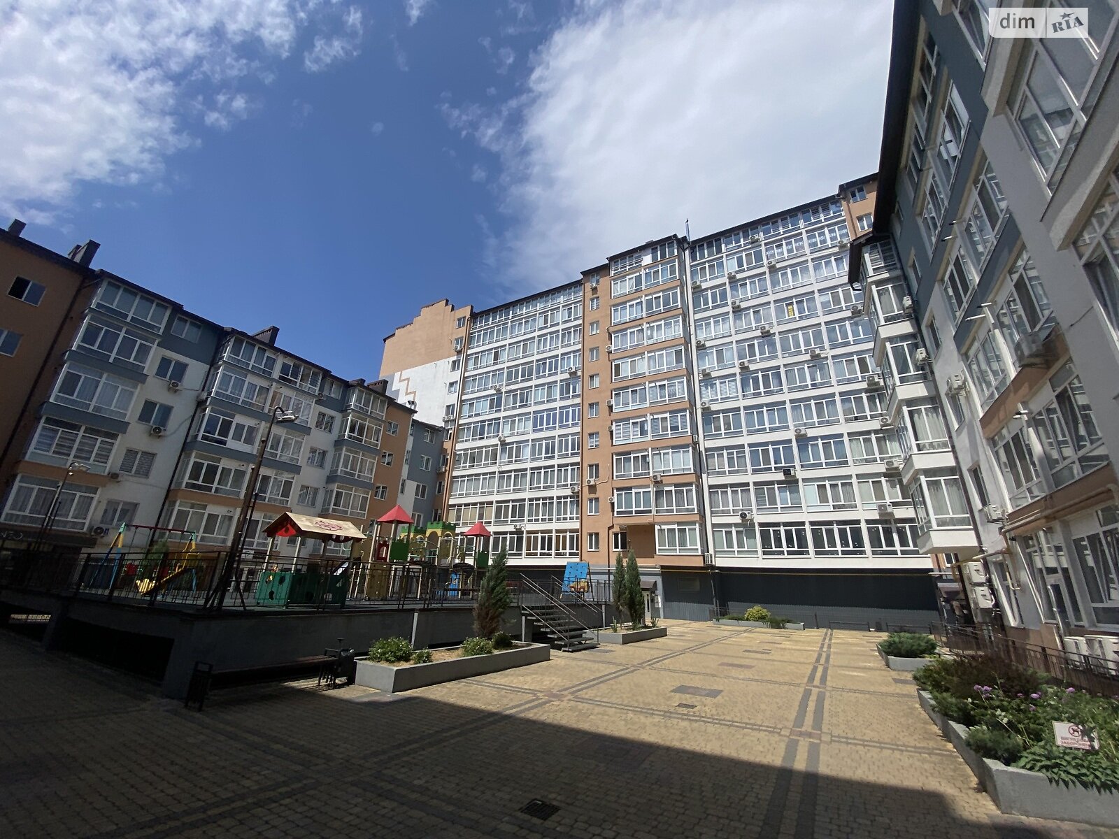 двокімнатна квартира в Івано-Франківську, район Центр, на вул. Андрія Мельника 10/7 в довготривалу оренду помісячно фото 1 двокімнатна квартира в Івано-Франківську, район Центр, на вул. Андрія Мельника 10/7 в довготривалу оренду помісячно фото 1