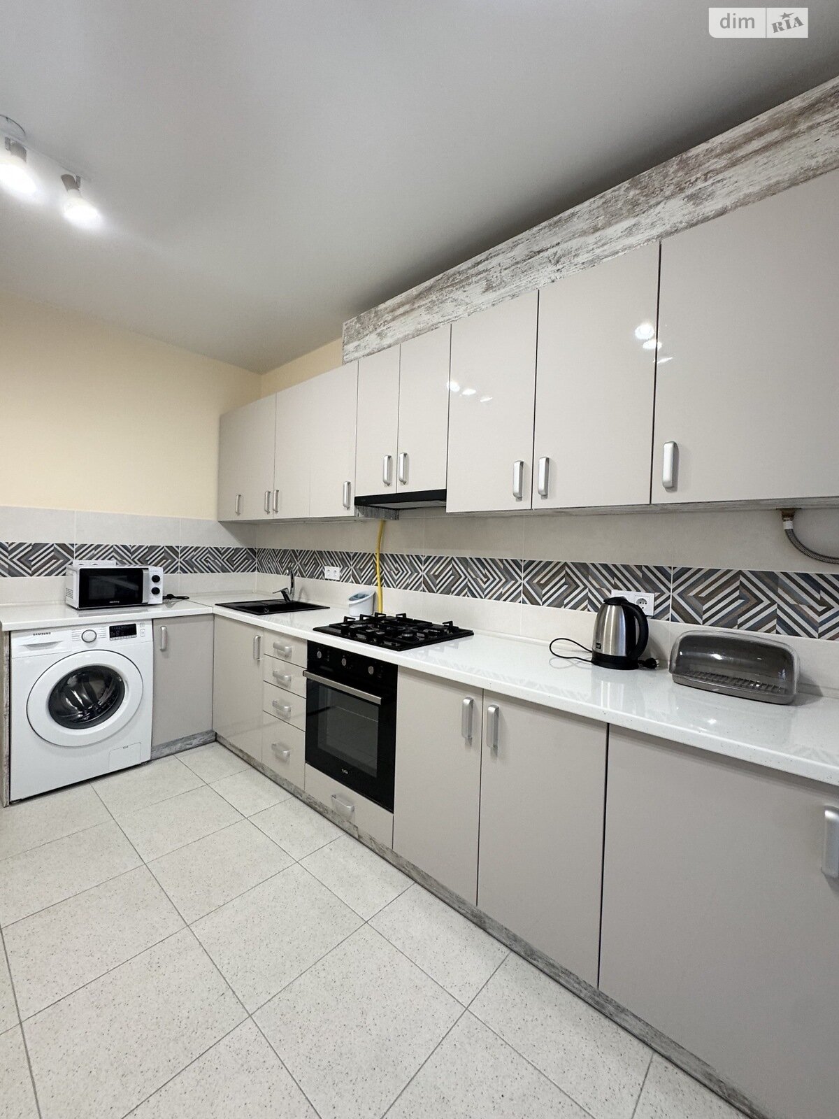 однокомнатная квартира в Ивано-Франковске, район Центр, на ул. Андрея Мельника в аренду на долгий срок помесячно фото 1