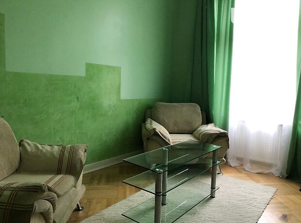 трехкомнатная квартира с мебелью в Ивано-Франковске, район Центр, на ул. Бельведерська в аренду на долгий срок помесячно фото 1