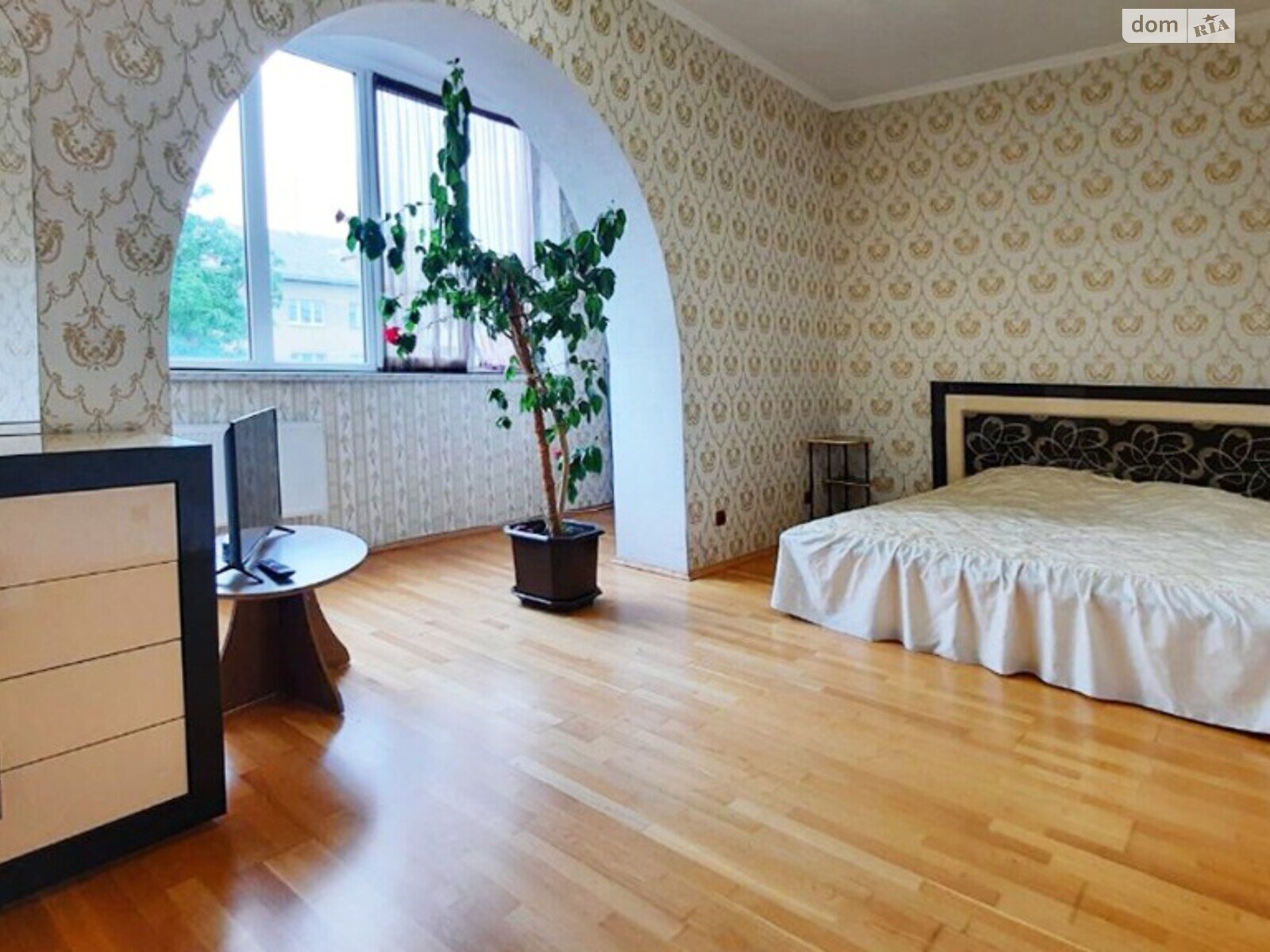 трехкомнатная квартира с мебелью в Ивано-Франковске, район Центр, на ул. Галицкая 51А в аренду на долгий срок помесячно фото 1