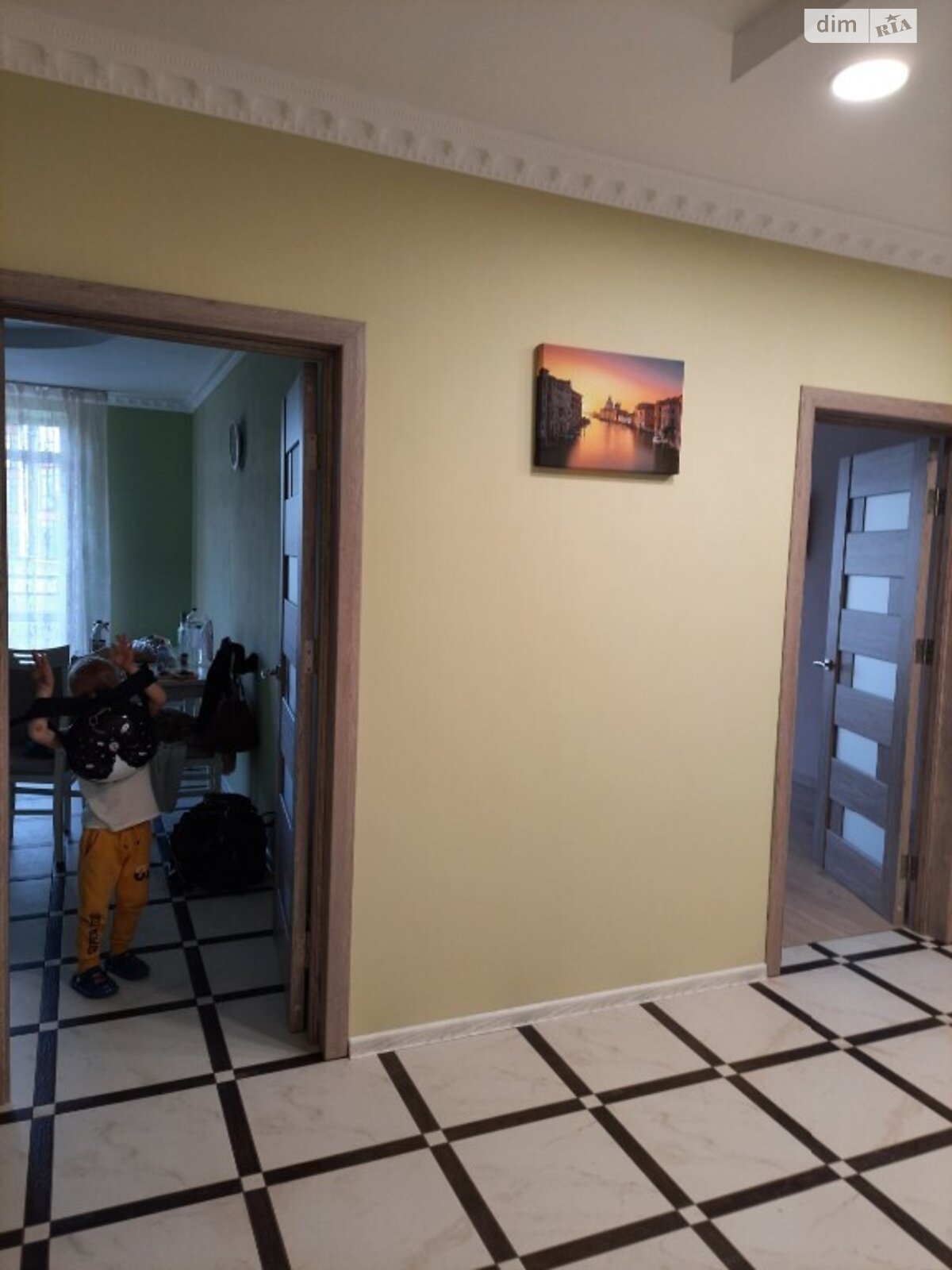 трехкомнатная квартира с мебелью в Ивано-Франковске, район Центр, на ул. Гетьмана Ивана Мазепы в аренду на долгий срок помесячно фото 1