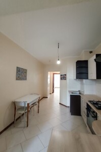 трикімнатна квартира в Івано-Франківську, район Центр, на вул. Гетьмана Івана Мазепи 38 в довготривалу оренду помісячно фото 2