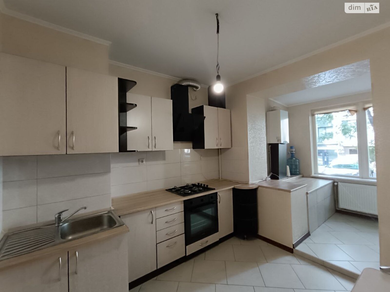 трикімнатна квартира в Івано-Франківську, район Центр, на вул. Гетьмана Івана Мазепи 38 в довготривалу оренду помісячно фото 1